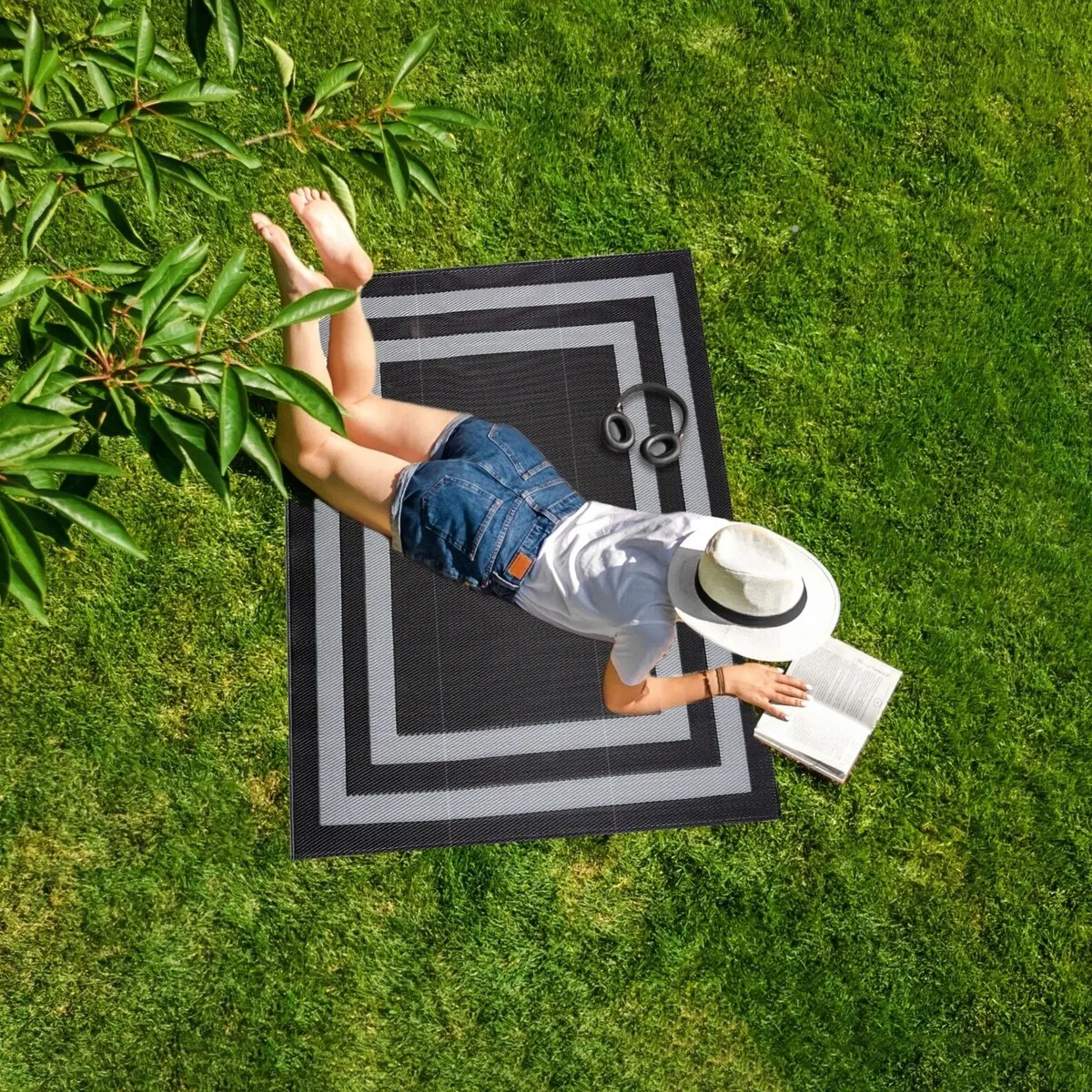 Playa Rug Outdoor Recycled Reversible Plastic Folded Mat/Rug Paris Collection Lightweight & Weather. Water and UV Resistant