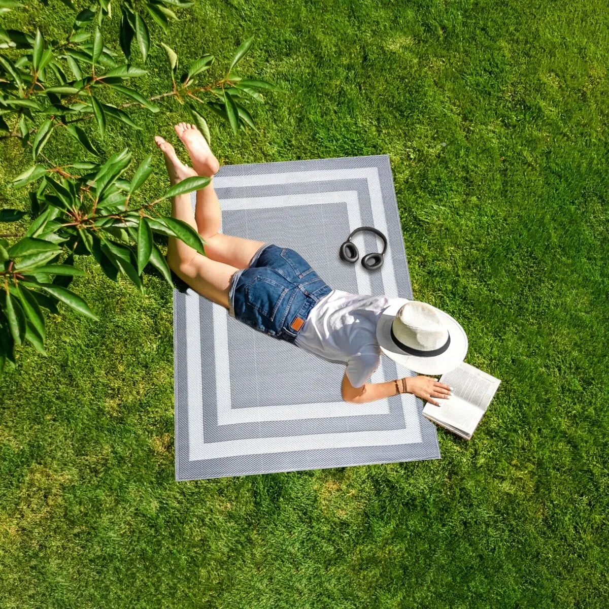 Playa Rug Outdoor Recycled Reversible Plastic Folded Mat/Rug Paris Collection Lightweight & Weather. Water and UV Resistant