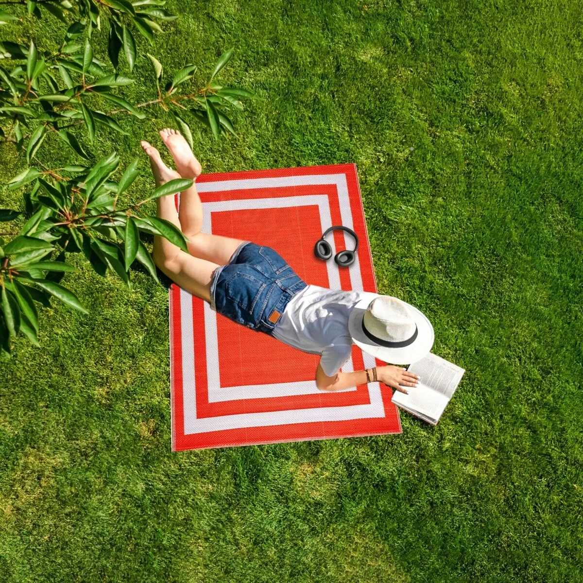 Playa Rug Outdoor Recycled Reversible Plastic Folded Mat/Rug Paris Collection Lightweight & Weather. Water and UV Resistant