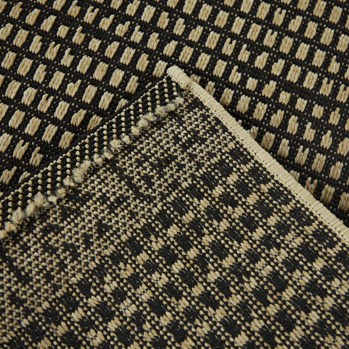 Rosei Casual Textured Checkered Indoor/ Outdoor Area Rug