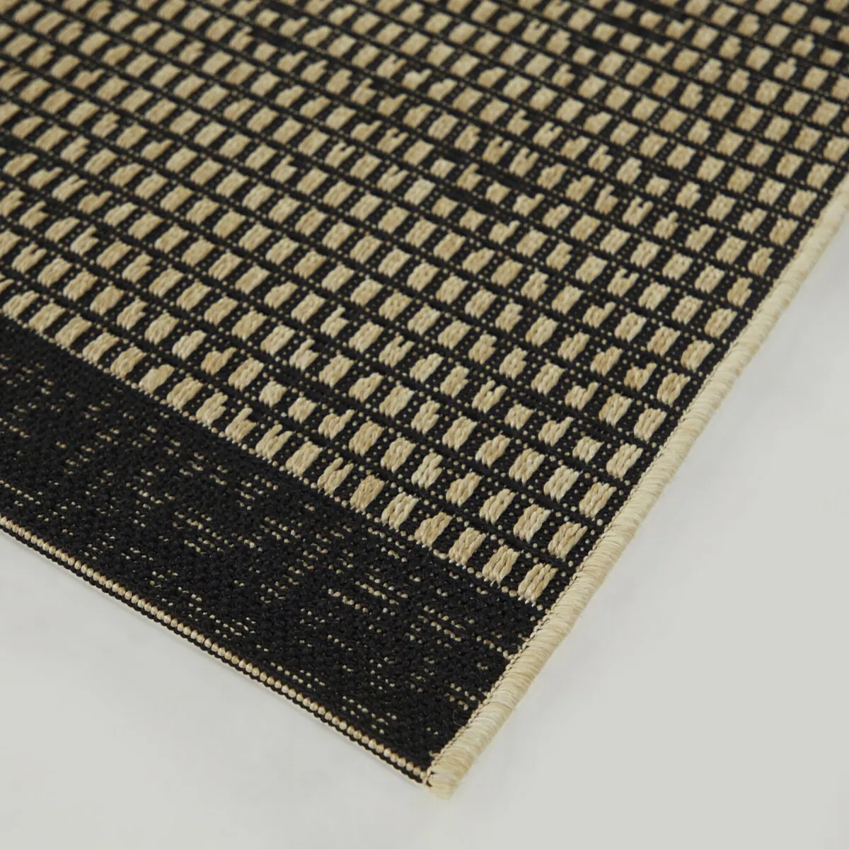 Rosei Casual Textured Checkered Indoor/ Outdoor Area Rug