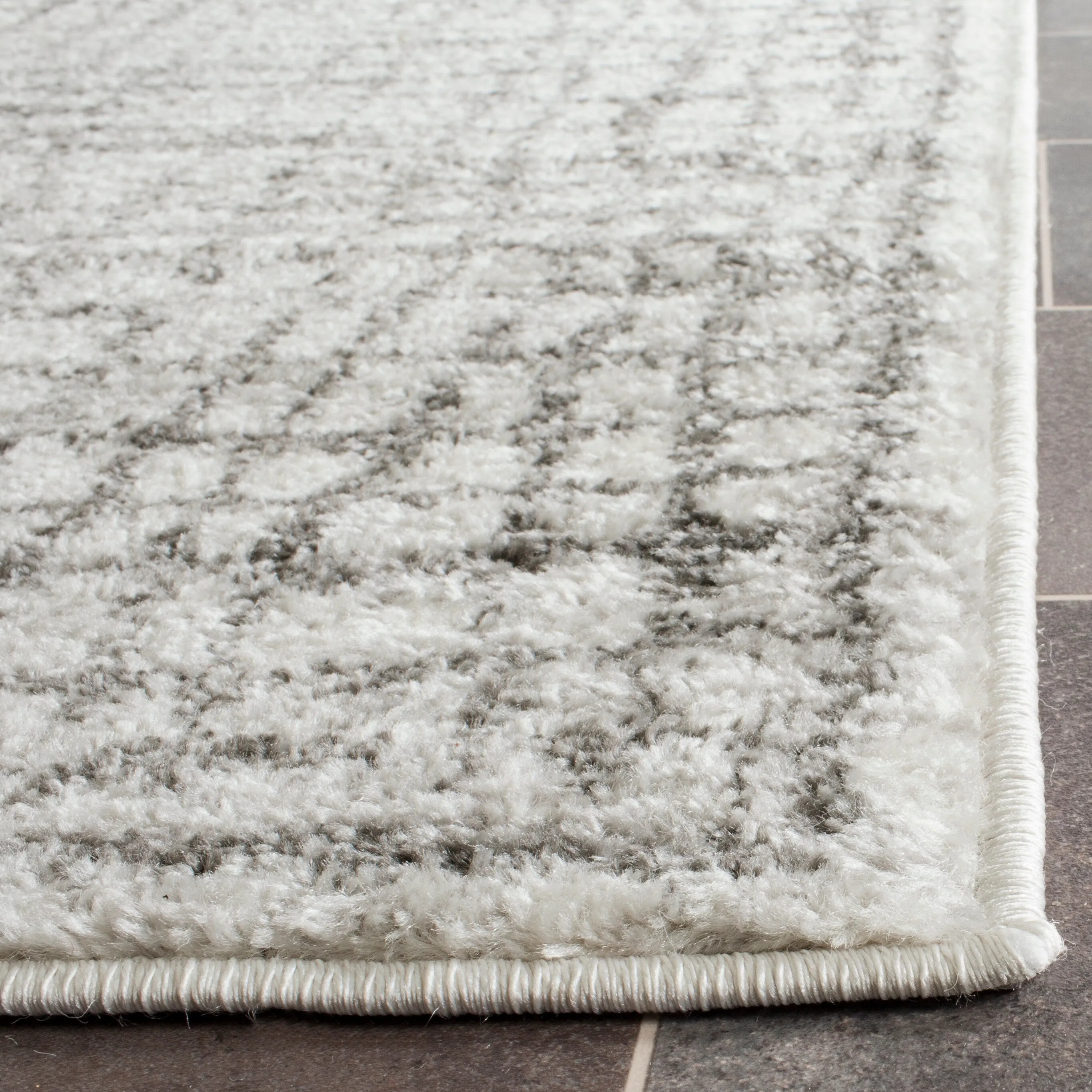 SAFAVIEH Adirondack Zoltanne Grid Distressed Rug