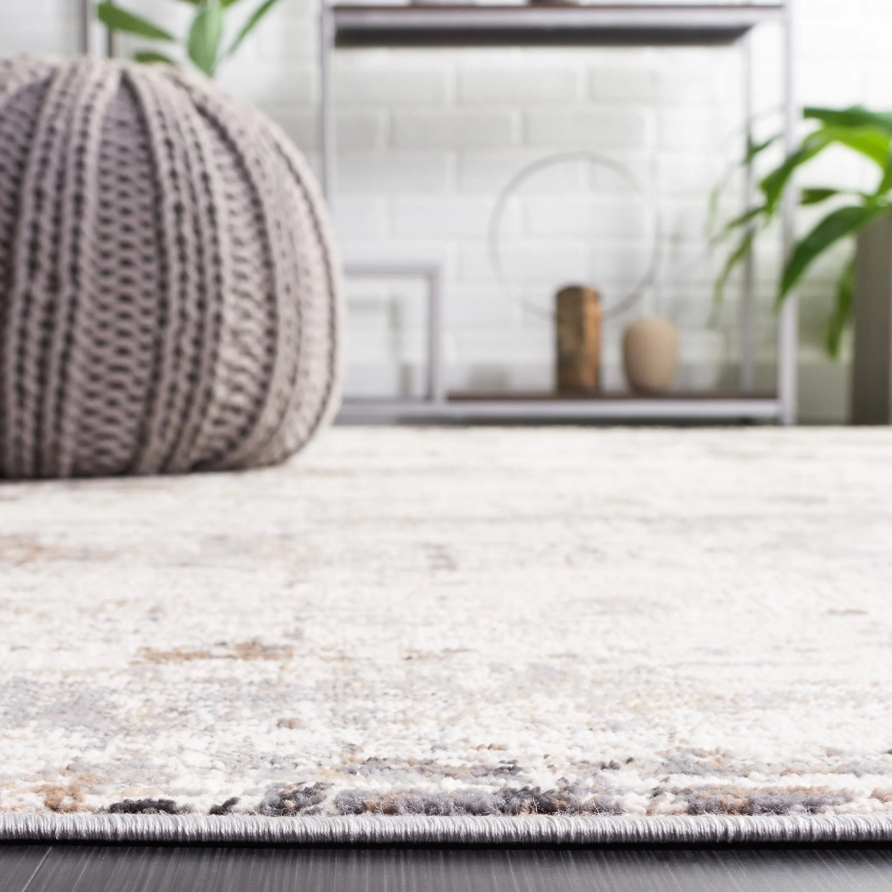 SAFAVIEH Amelia Sanita Modern Abstract Rug