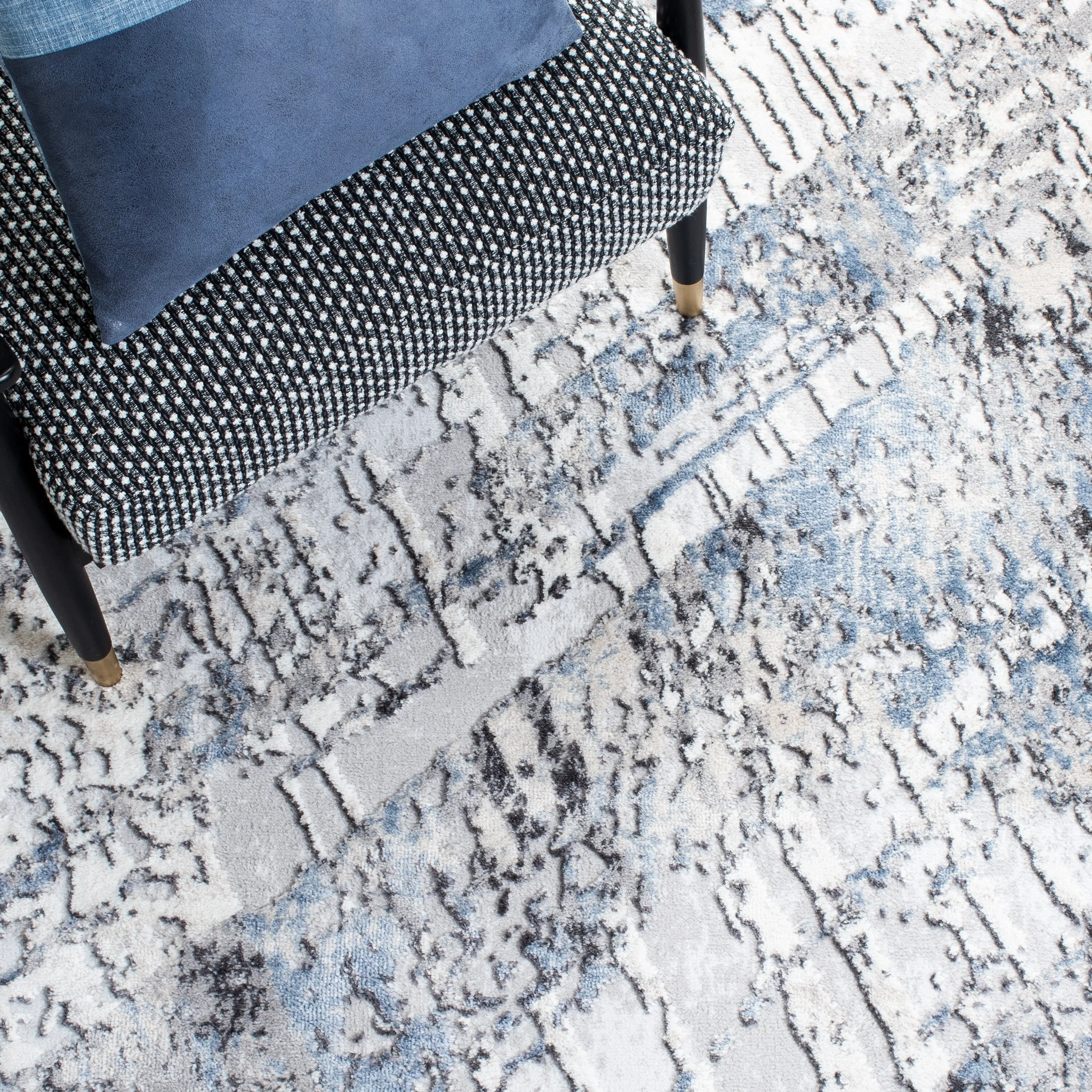 SAFAVIEH Amelia Svava Modern Abstract Rug
