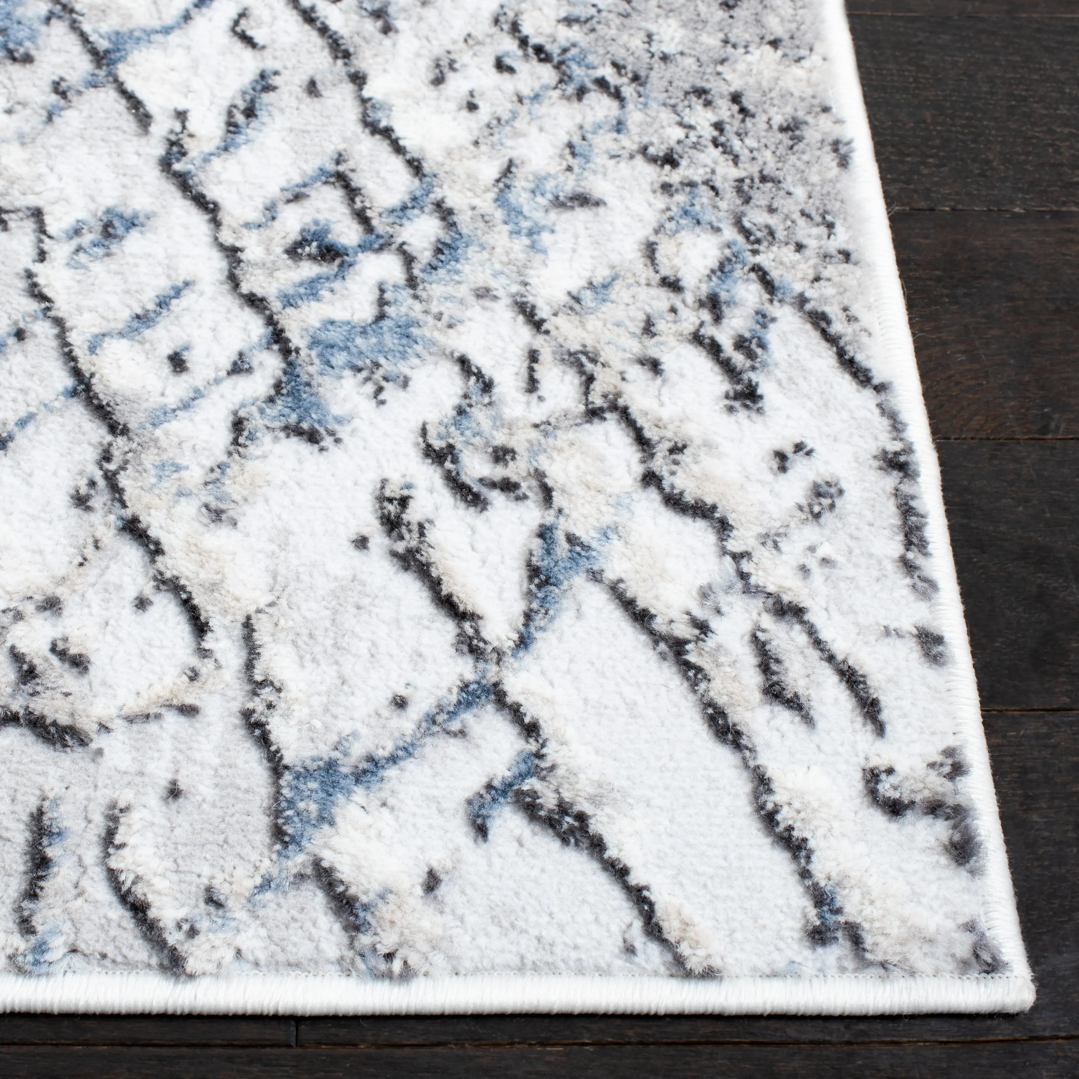 SAFAVIEH Amelia Svava Modern Abstract Rug
