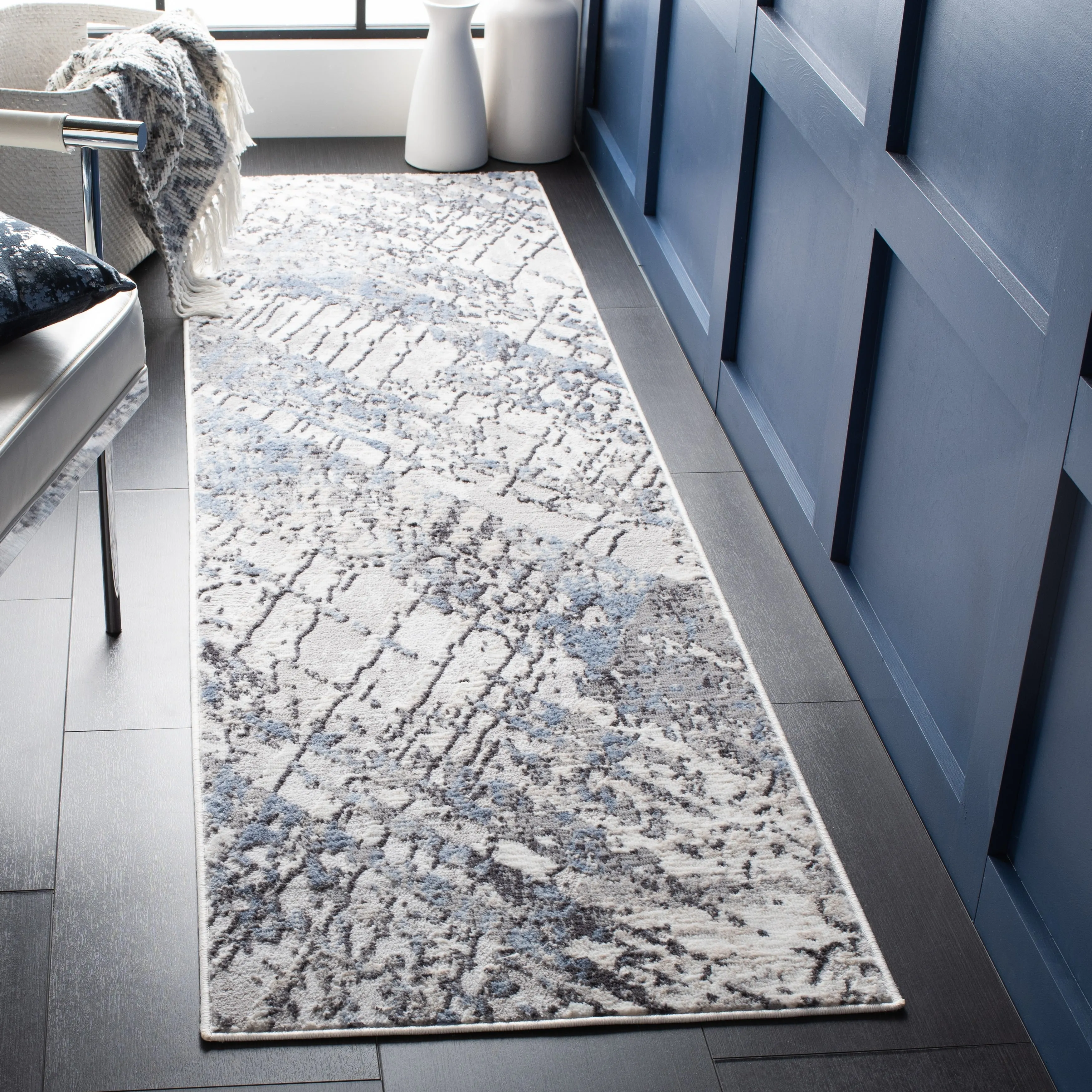 SAFAVIEH Amelia Svava Modern Abstract Rug