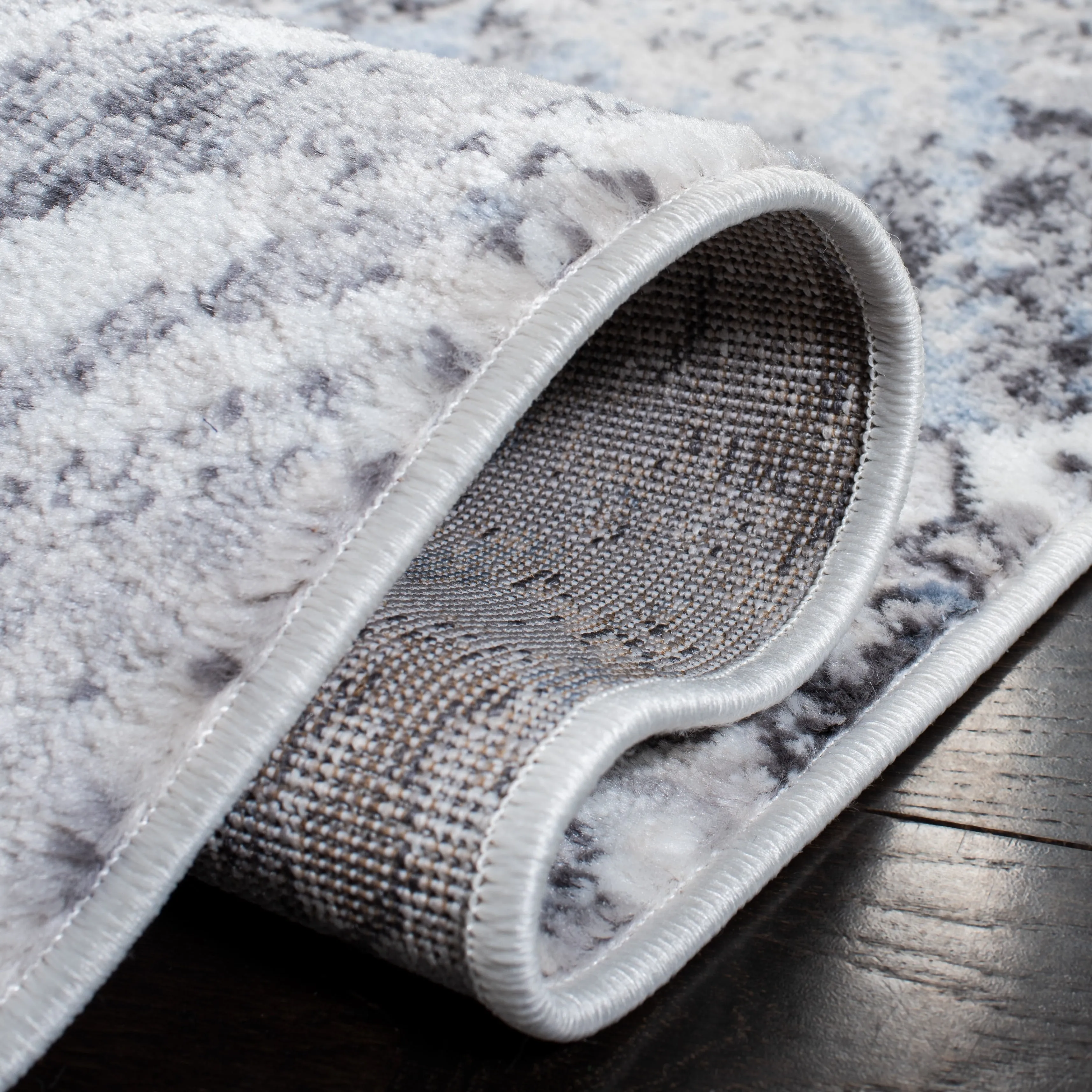 SAFAVIEH Amelia Svava Modern Abstract Rug