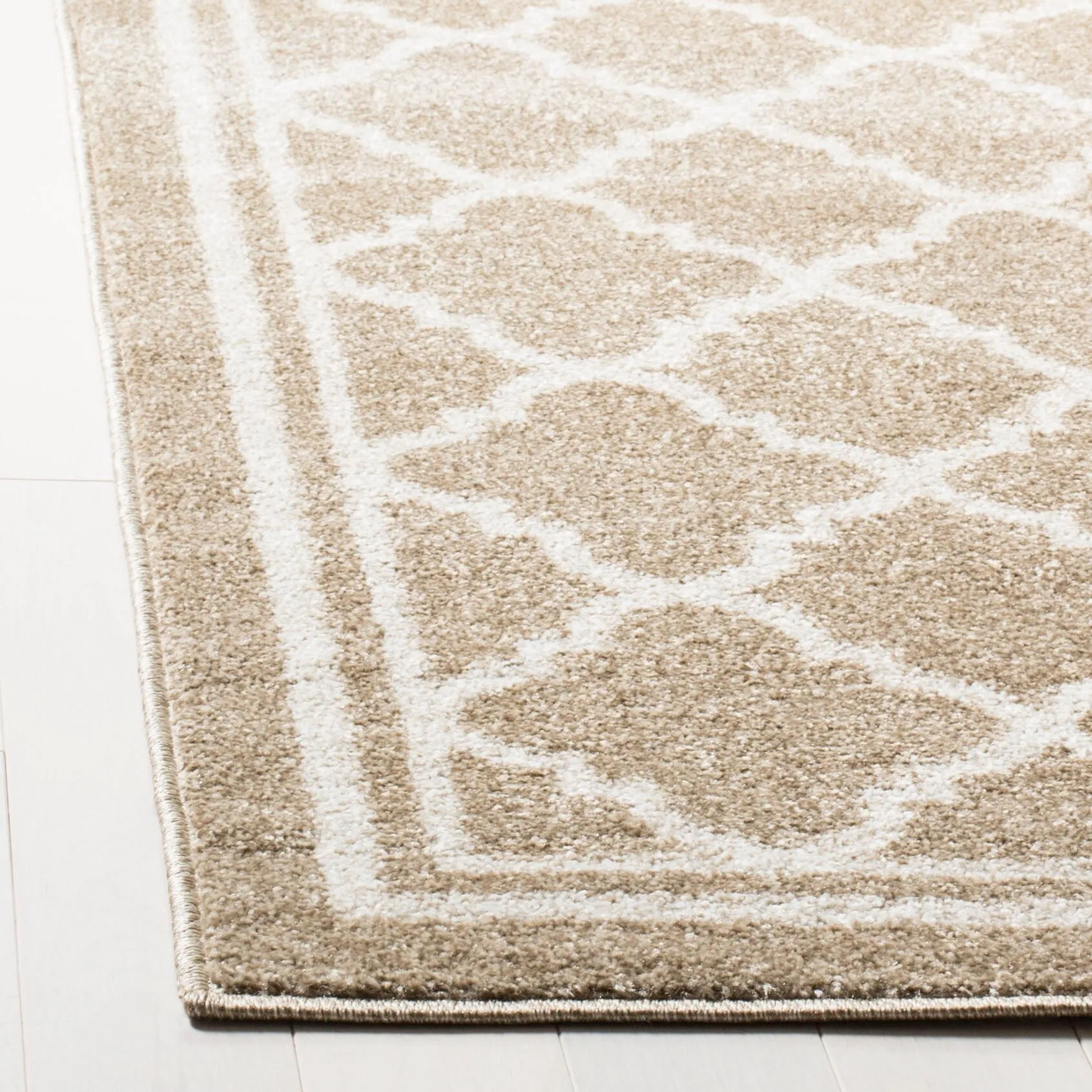 SAFAVIEH Amherst Namira Trellis Rug