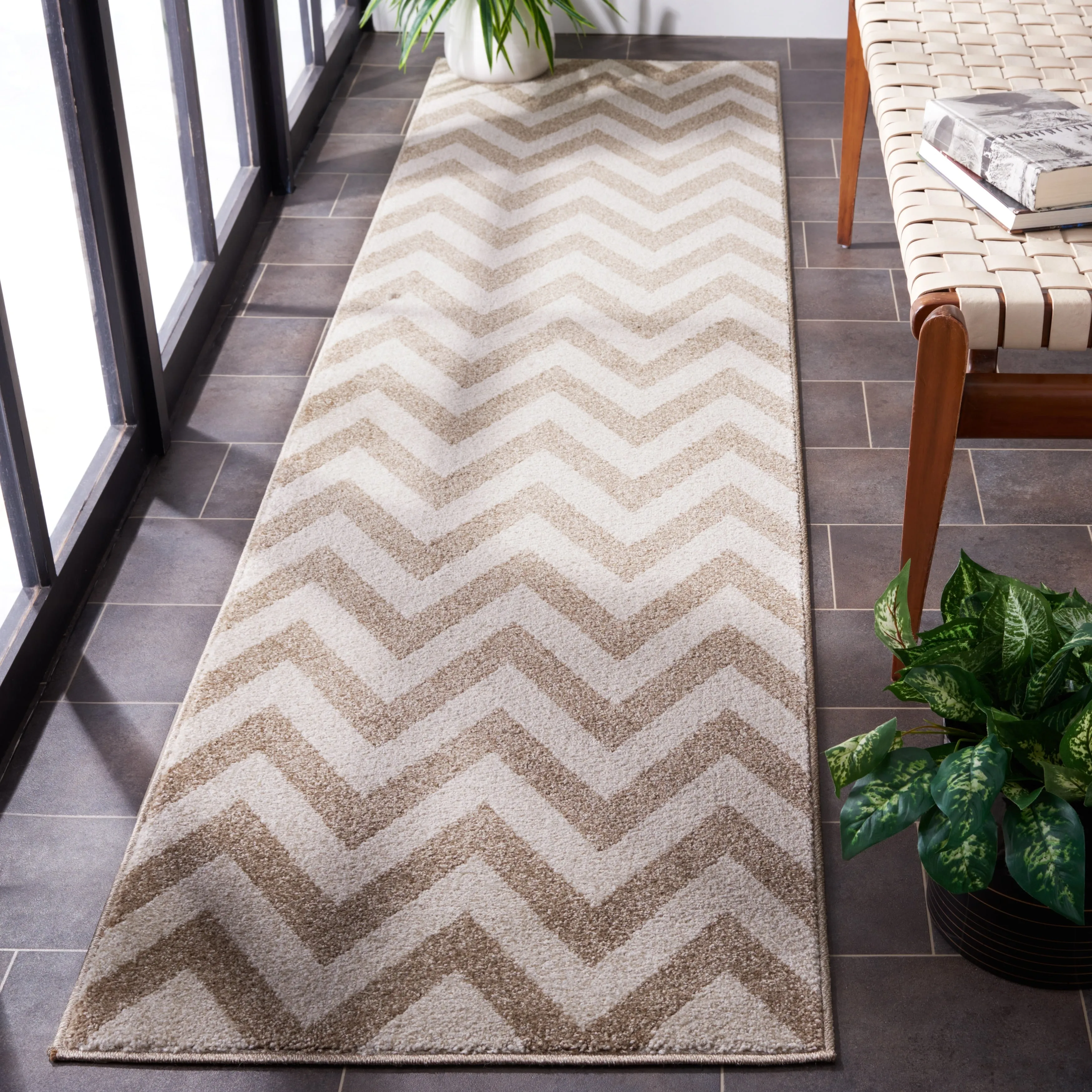 SAFAVIEH Amherst Rinny Modern Rug