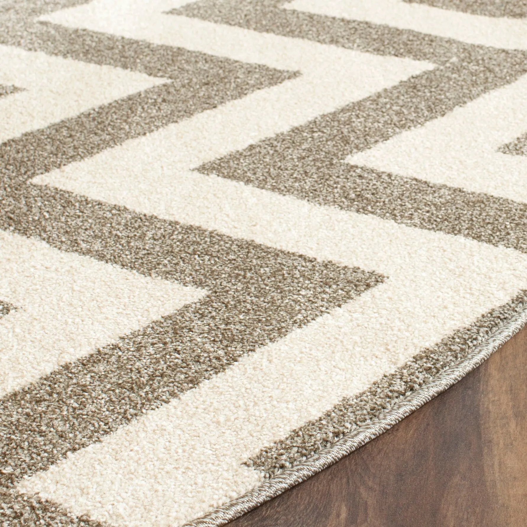 SAFAVIEH Amherst Rinny Modern Rug