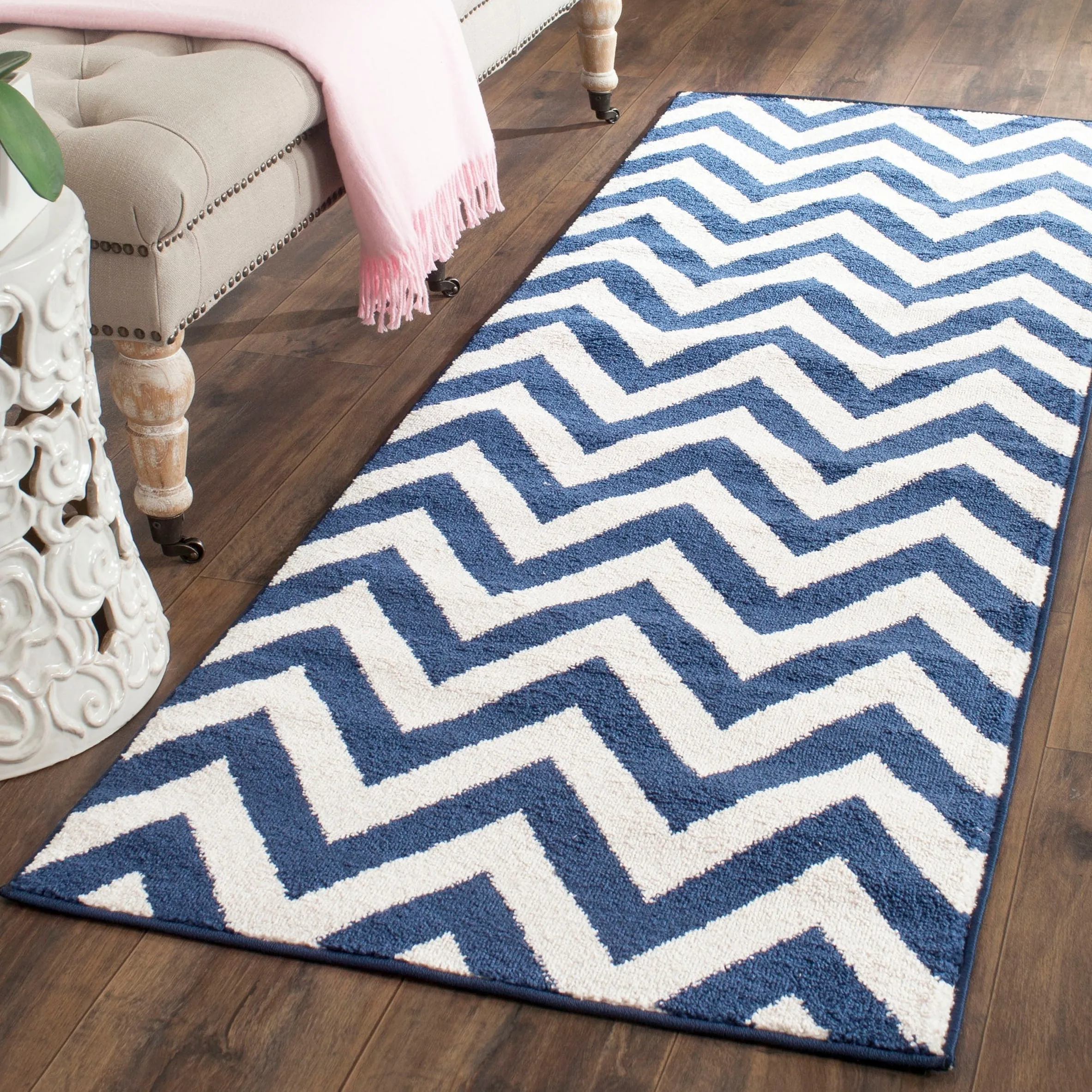 SAFAVIEH Amherst Rinny Modern Rug