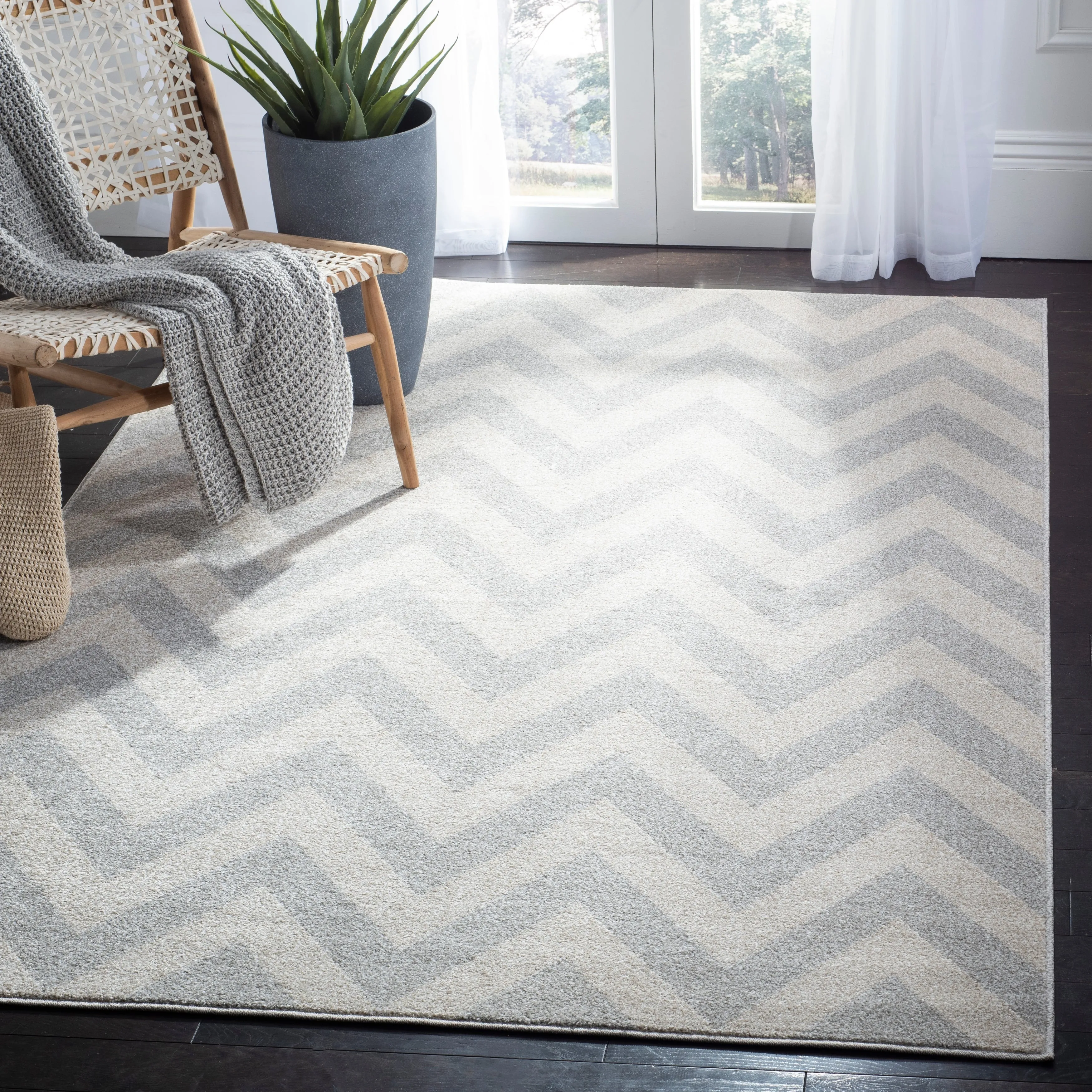 SAFAVIEH Amherst Rinny Modern Rug
