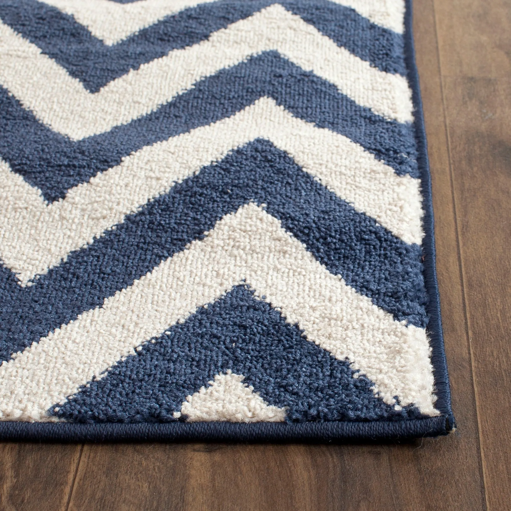 SAFAVIEH Amherst Rinny Modern Rug