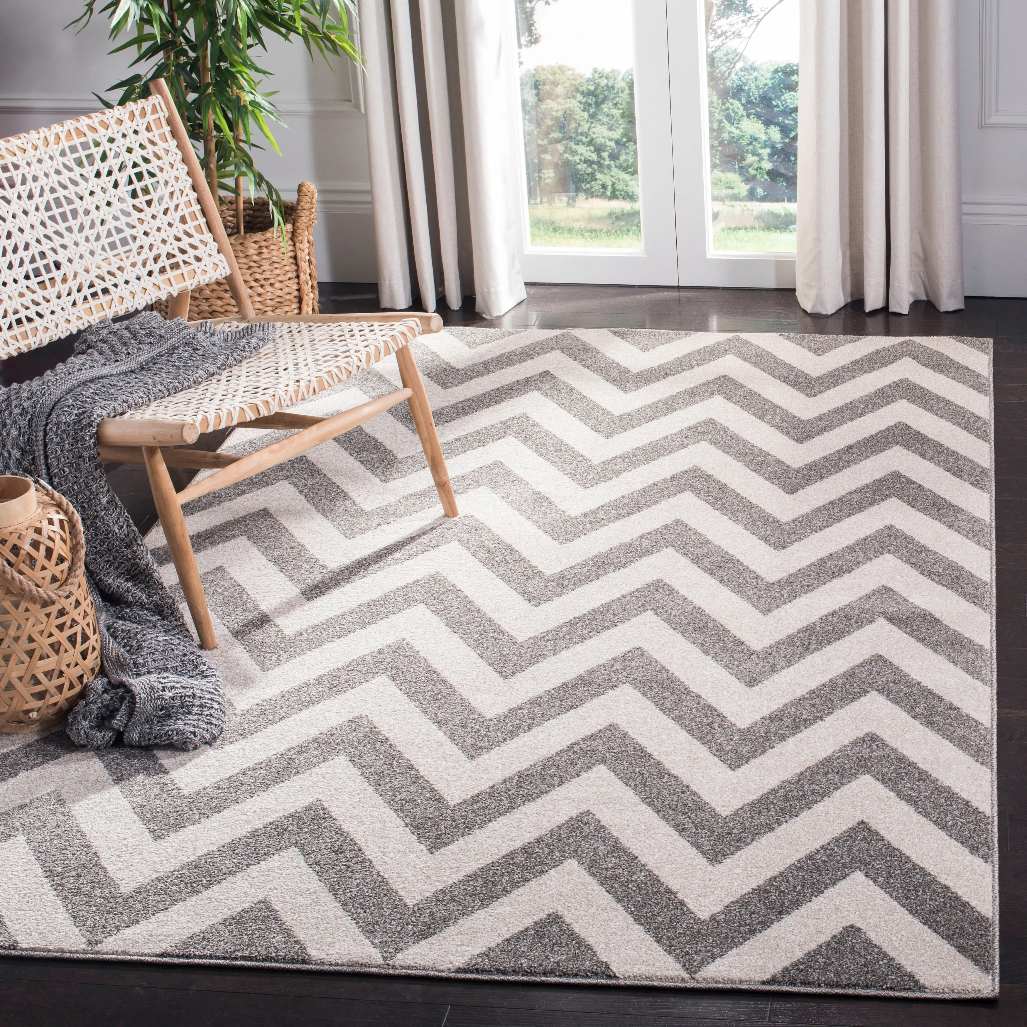 SAFAVIEH Amherst Rinny Modern Rug
