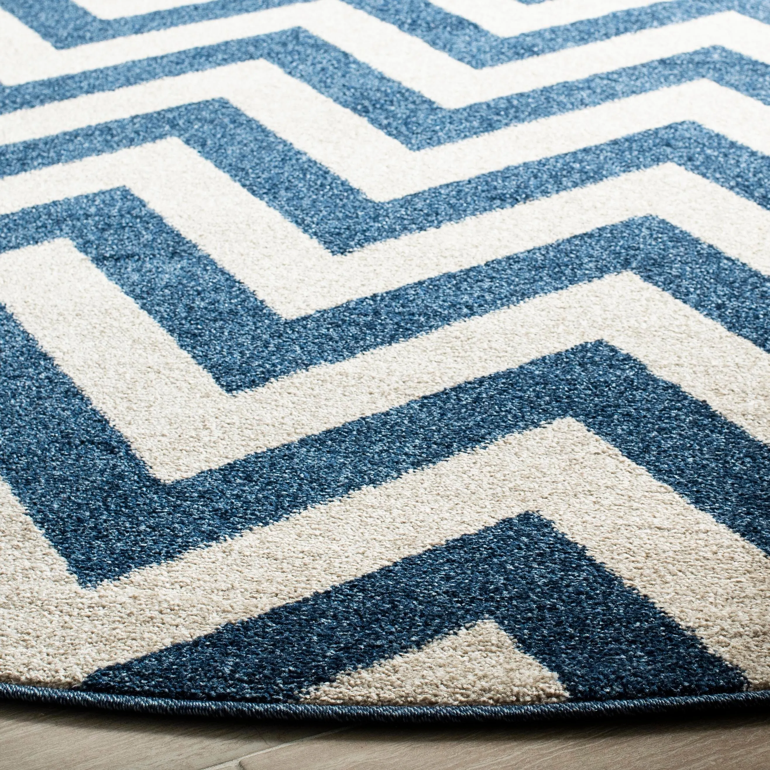 SAFAVIEH Amherst Rinny Modern Rug