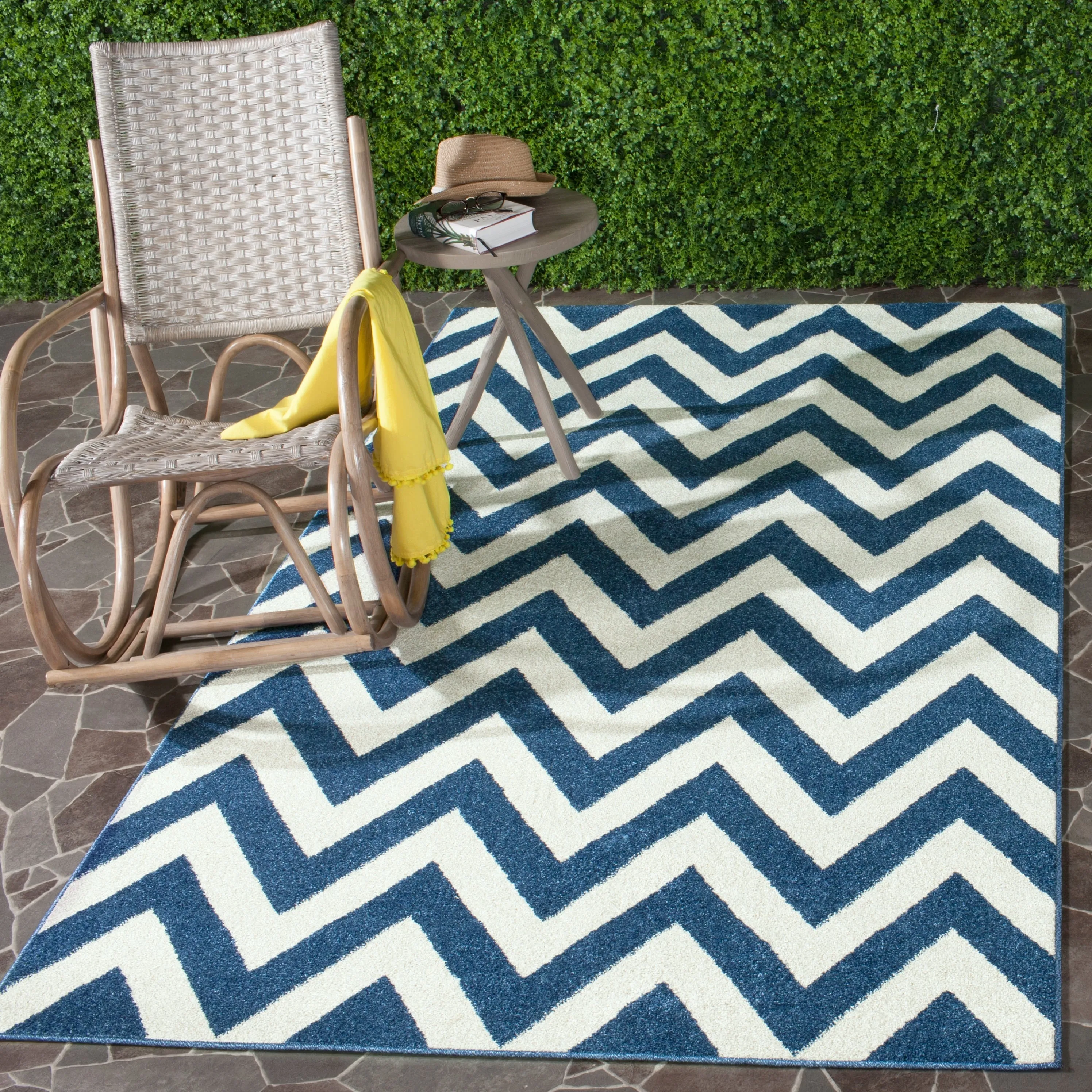 SAFAVIEH Amherst Rinny Modern Rug