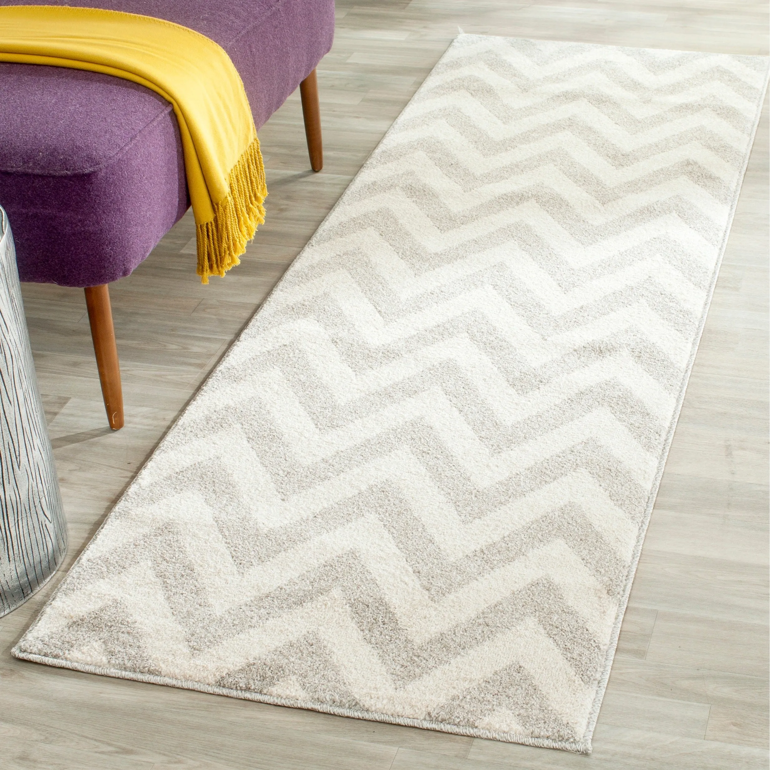 SAFAVIEH Amherst Rinny Modern Rug