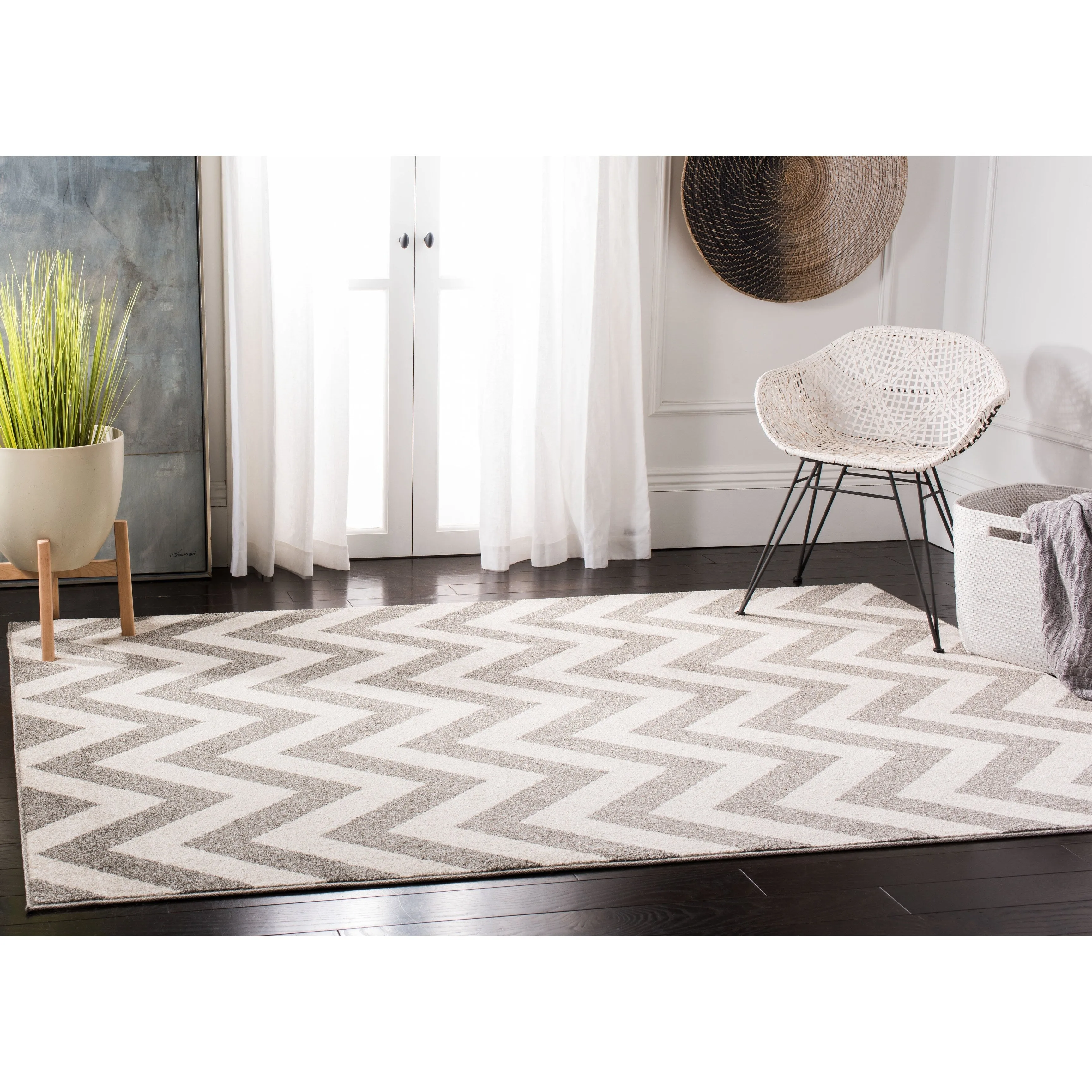 SAFAVIEH Amherst Rinny Modern Rug