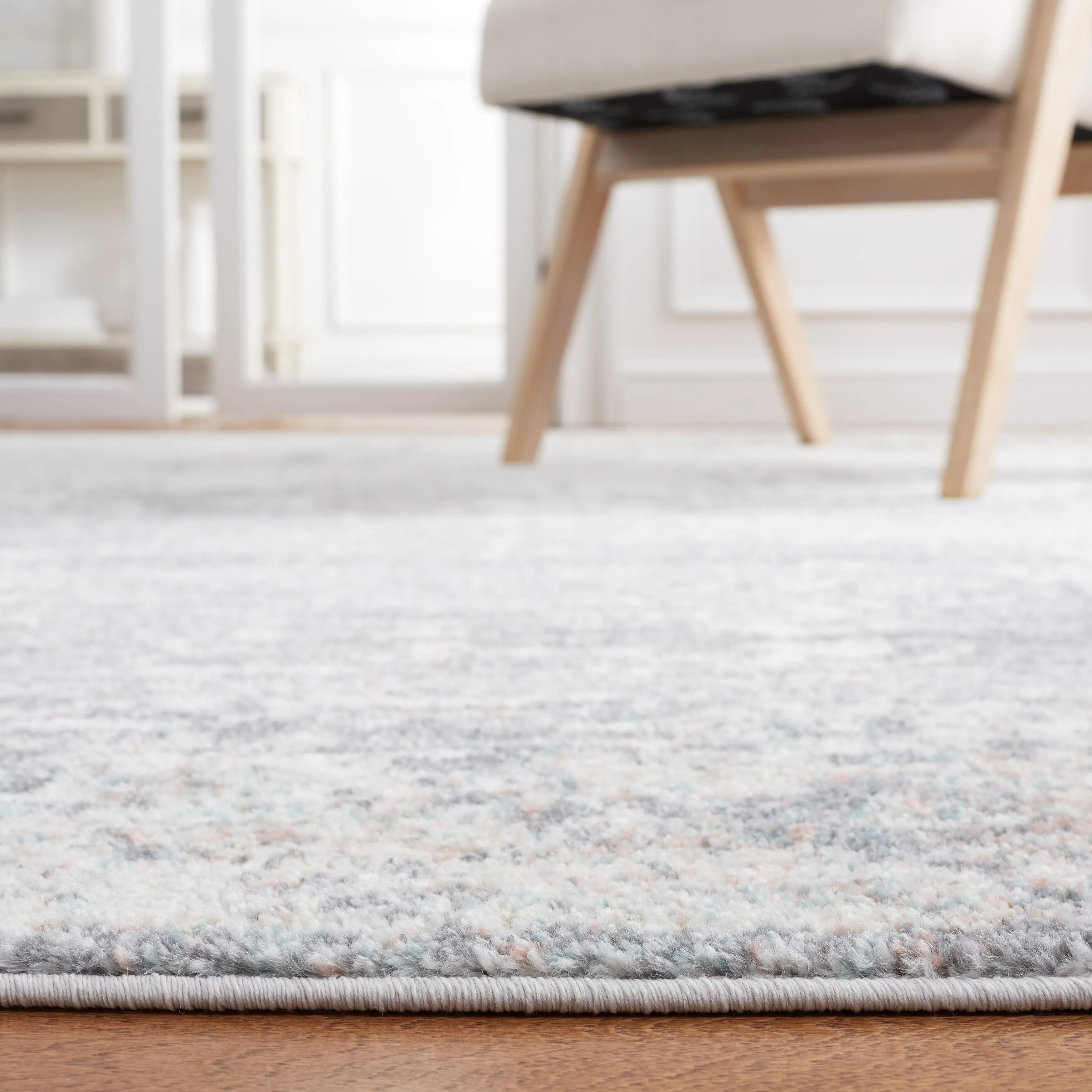 SAFAVIEH Amsterdam Nellya Modern Distressed Rug