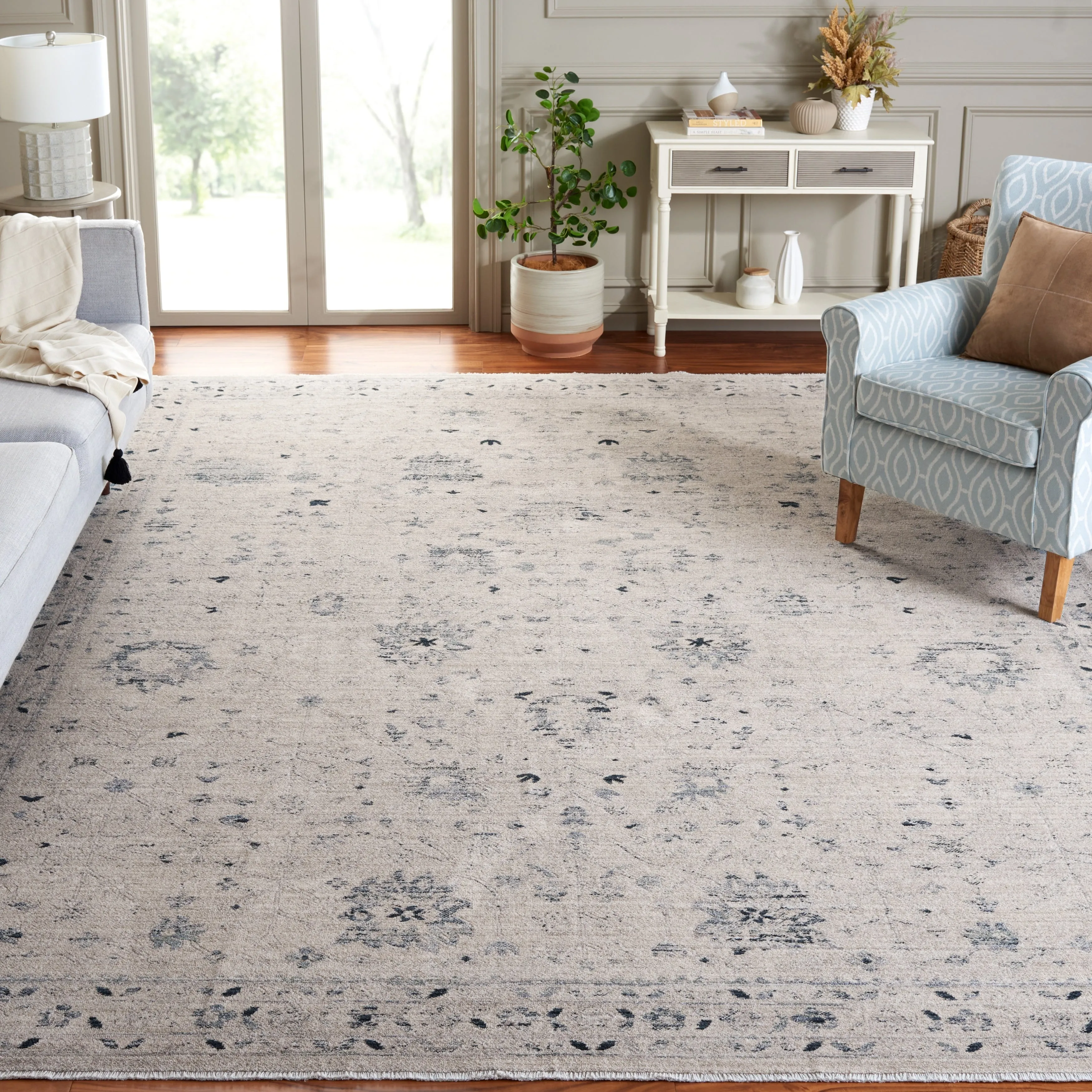SAFAVIEH Antique Yasuyo Fatemeh Traditional Rug