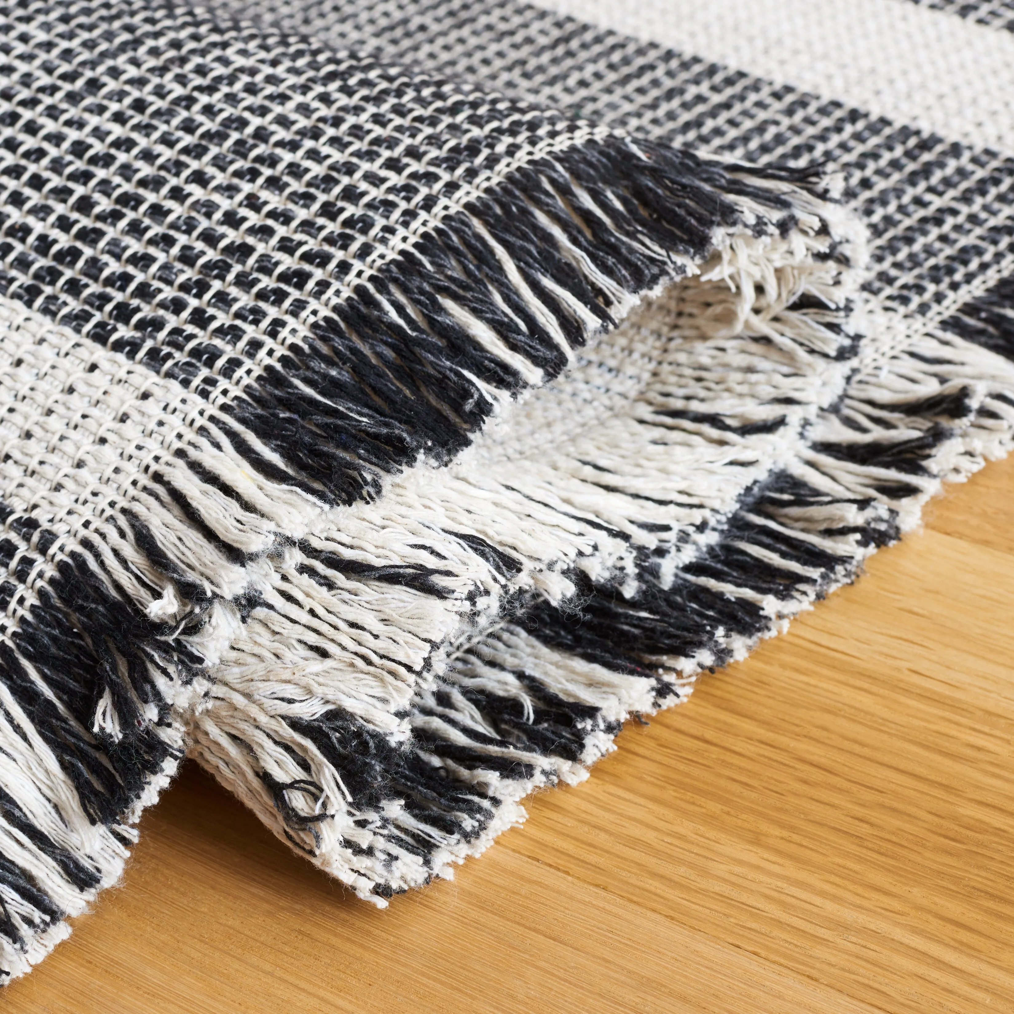 SAFAVIEH Augustine Avdotja Farmhouse Stripe Fringe Rug