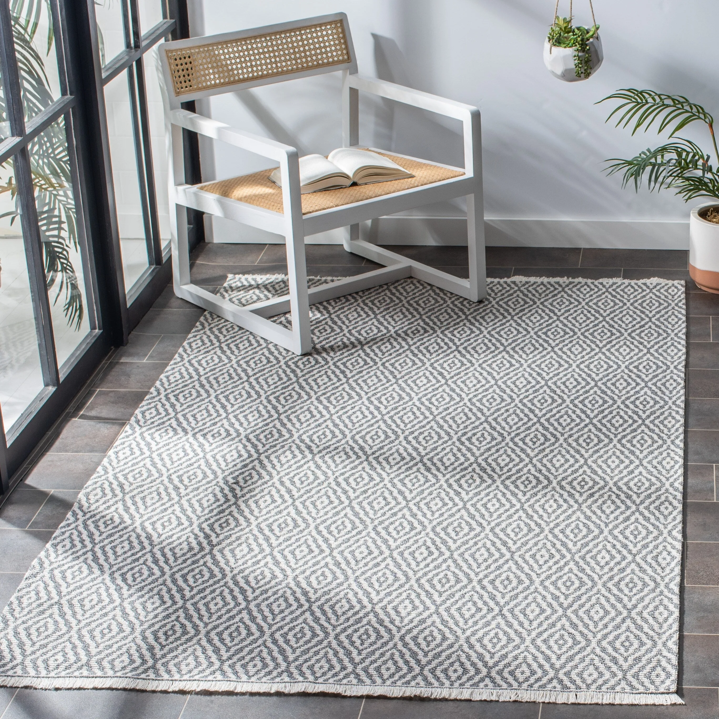 SAFAVIEH Augustine Canan Geometric Fringe Rug