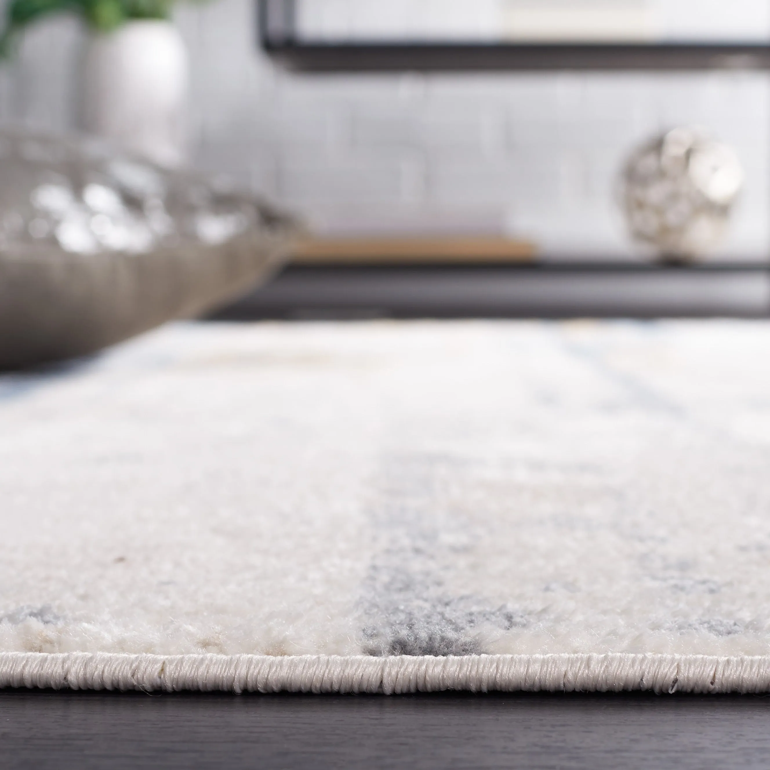 SAFAVIEH Bayside Machine Washable Shahnoza Modern Abstract Rug