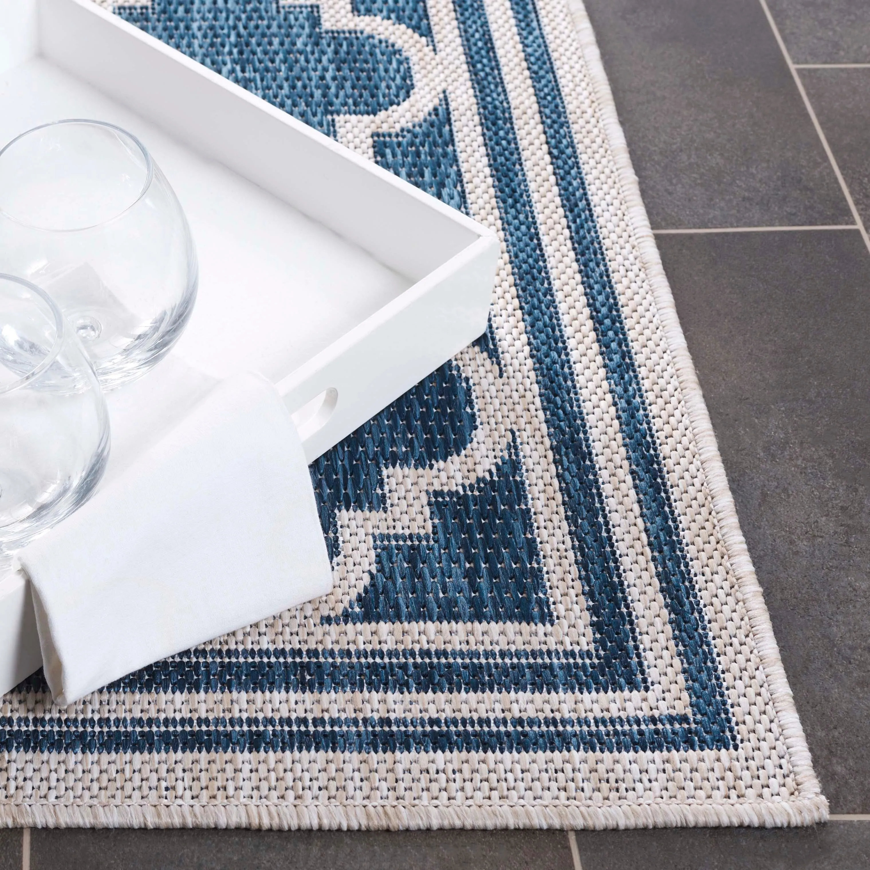 SAFAVIEH Beach House Elisaria Transitional Rug