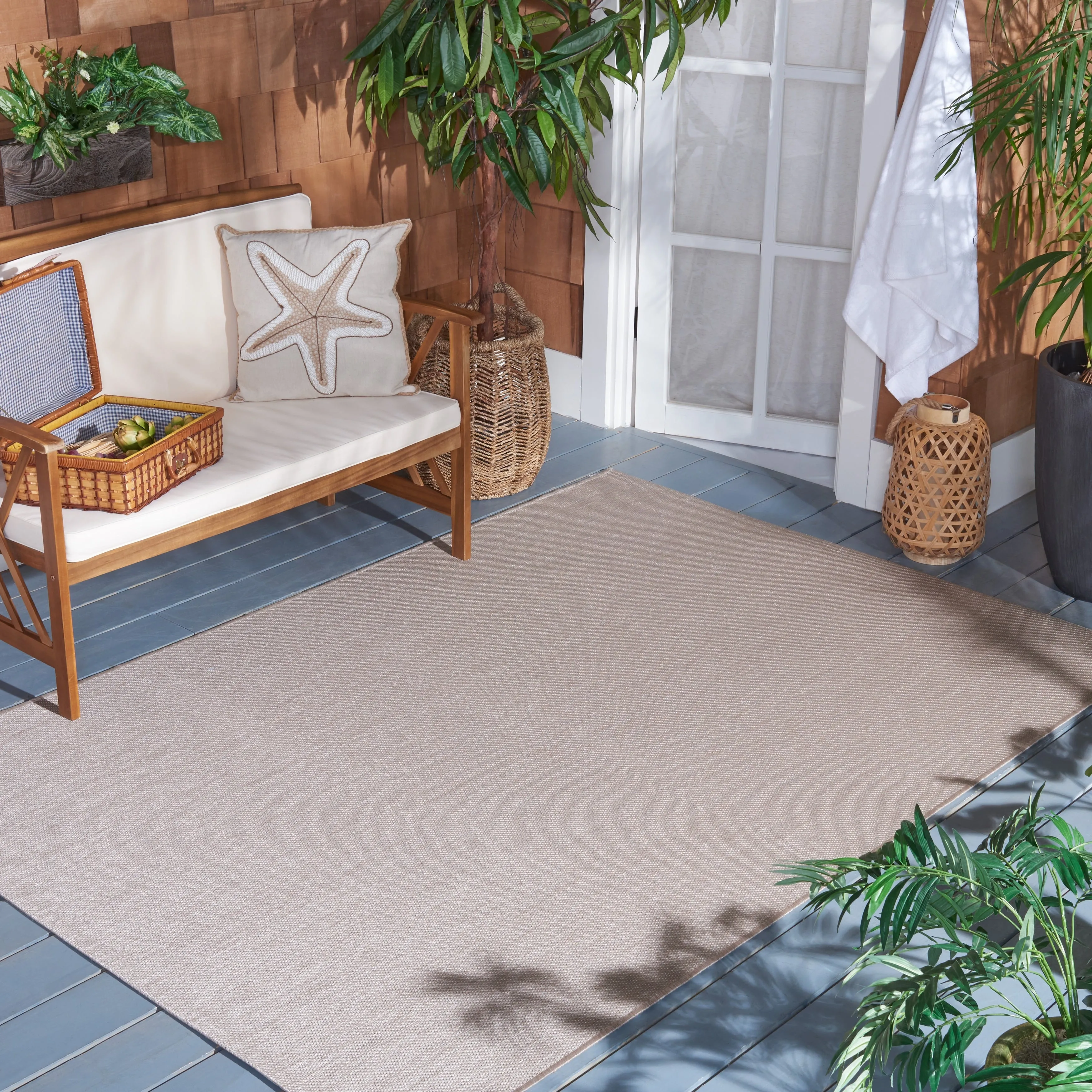 SAFAVIEH Beach House Guylene Indoor/ Outdoor Waterproof Patio Backyard Rug