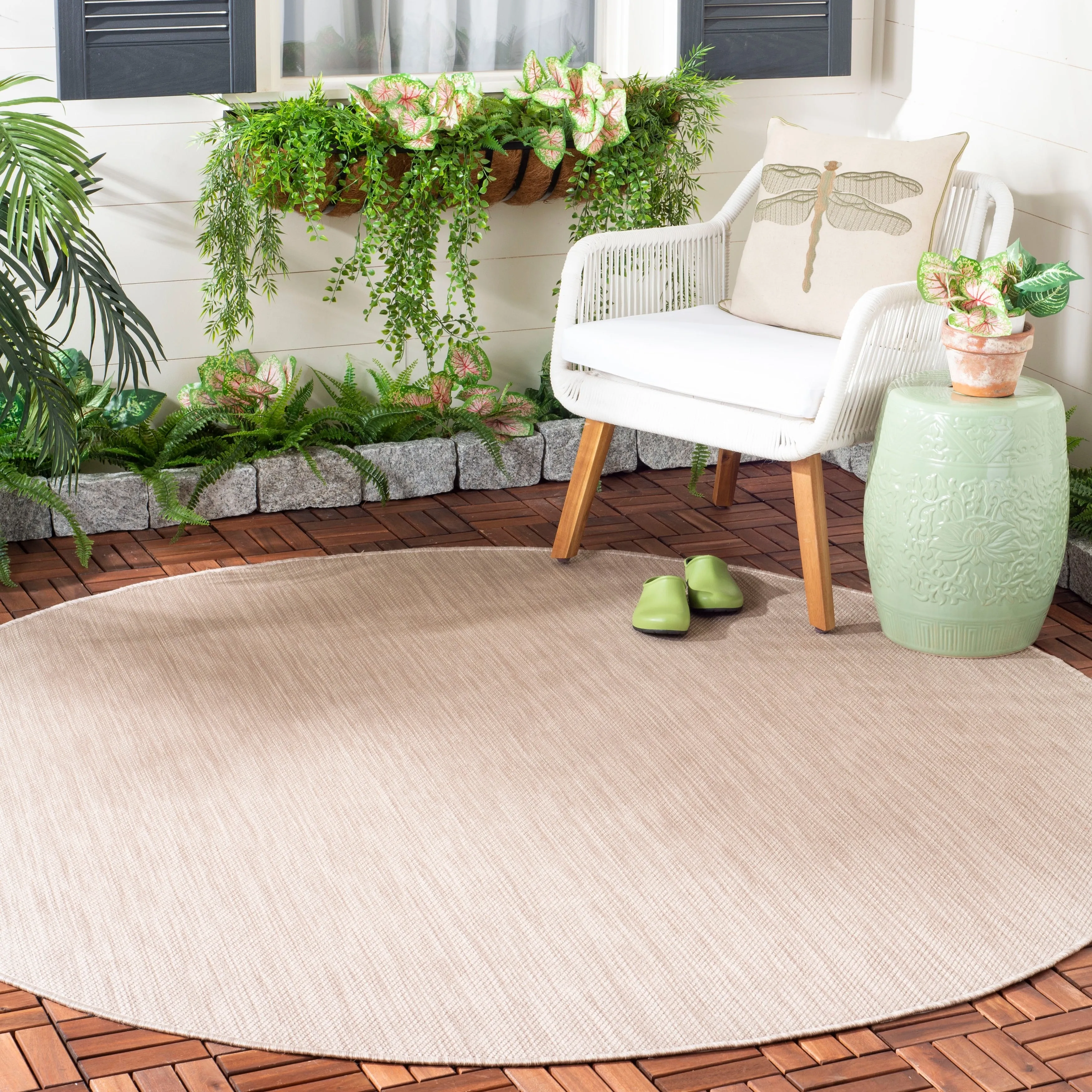 SAFAVIEH Beach House Guylene Indoor/ Outdoor Waterproof Patio Backyard Rug