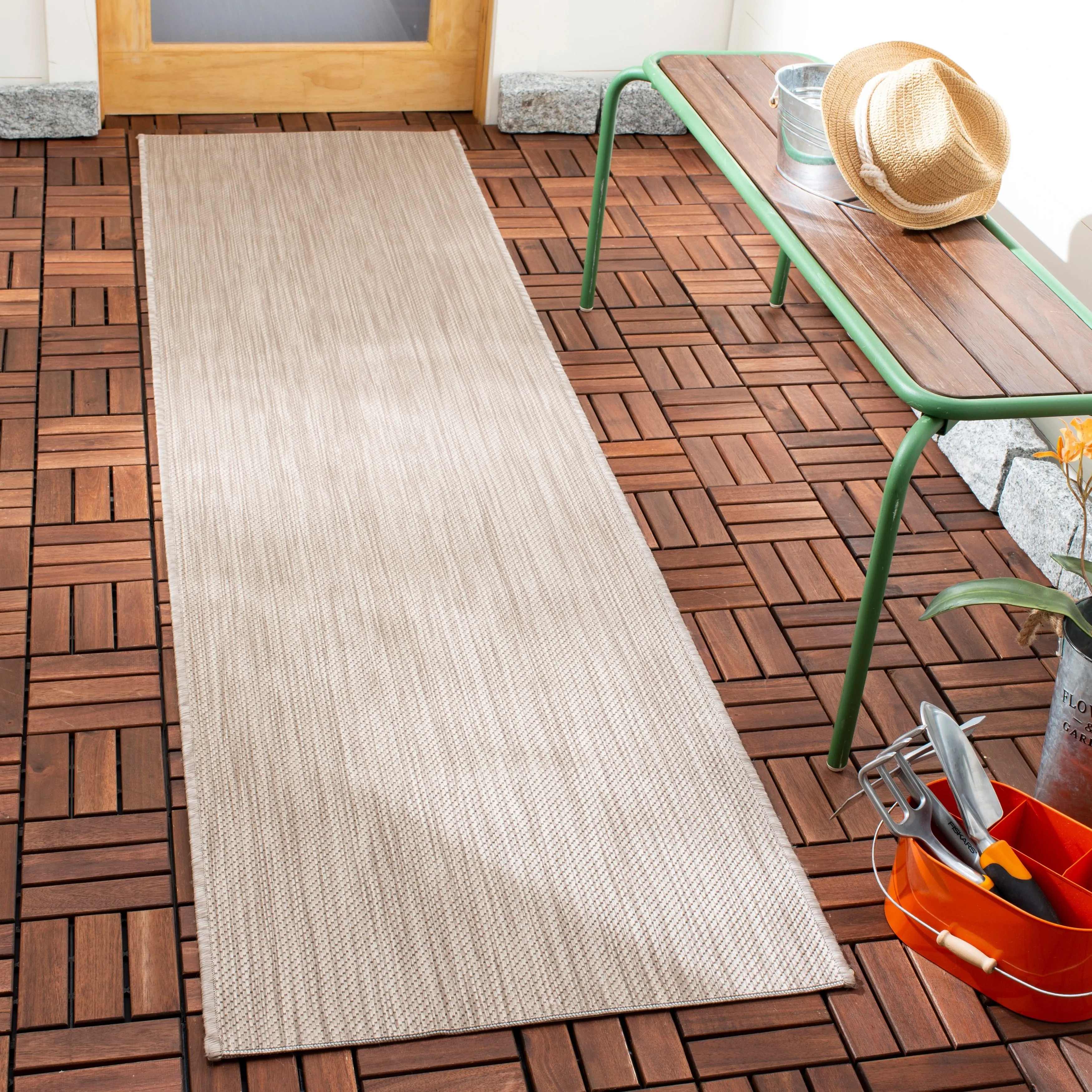 SAFAVIEH Beach House Guylene Indoor/ Outdoor Waterproof Patio Backyard Rug