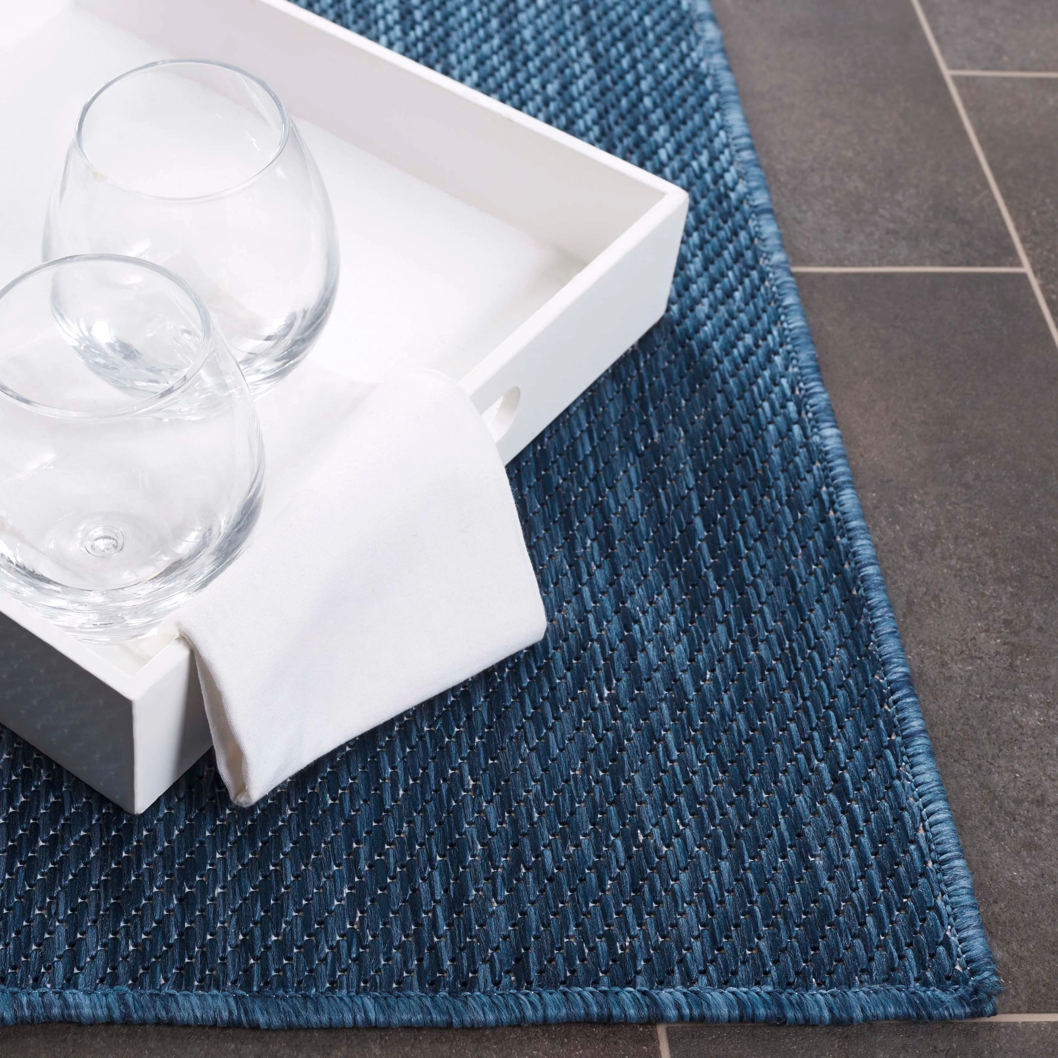 SAFAVIEH Beach House Umbra Transitional Rug