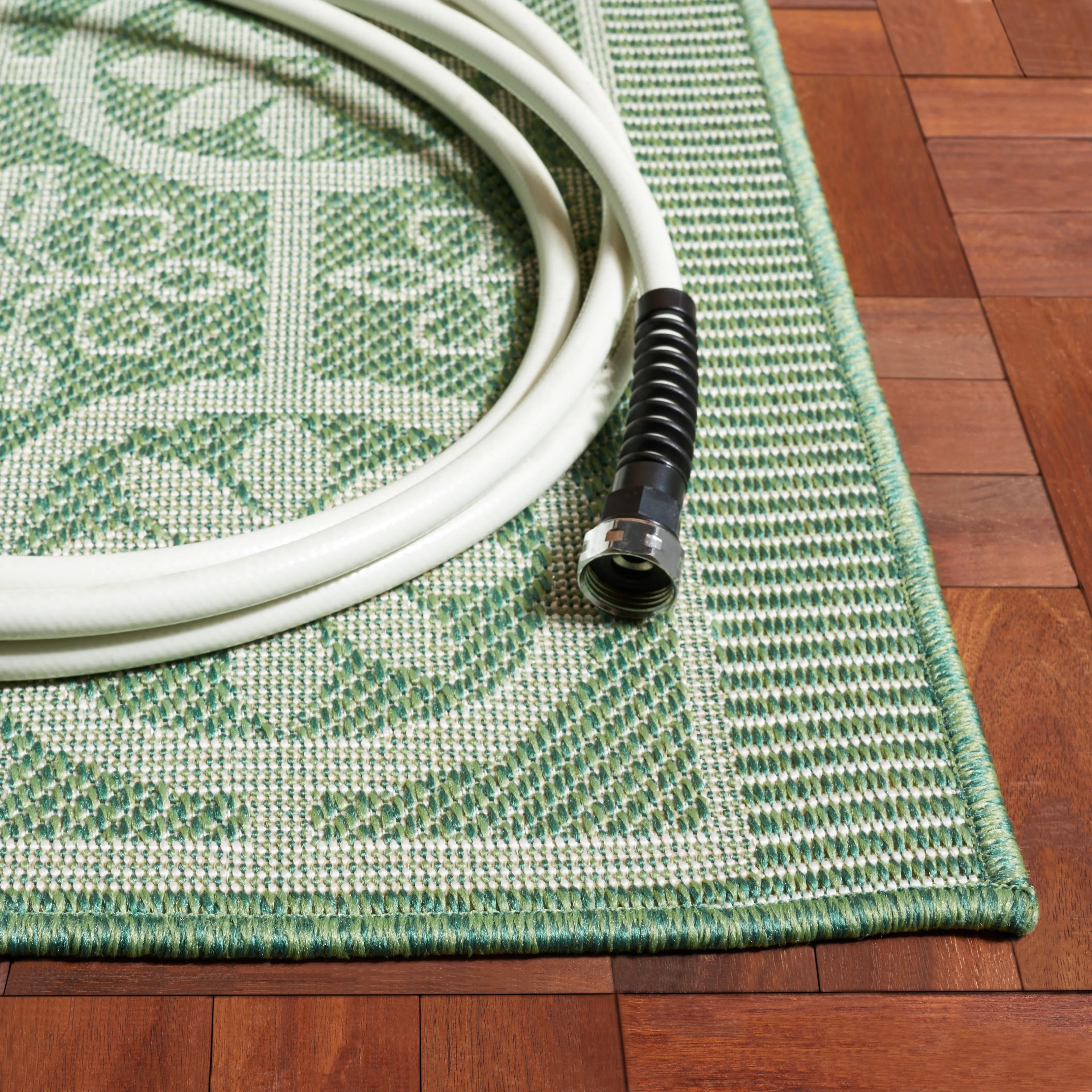 SAFAVIEH Bermuda Broerine Geometric Indoor/Outdoor Waterproof Rug