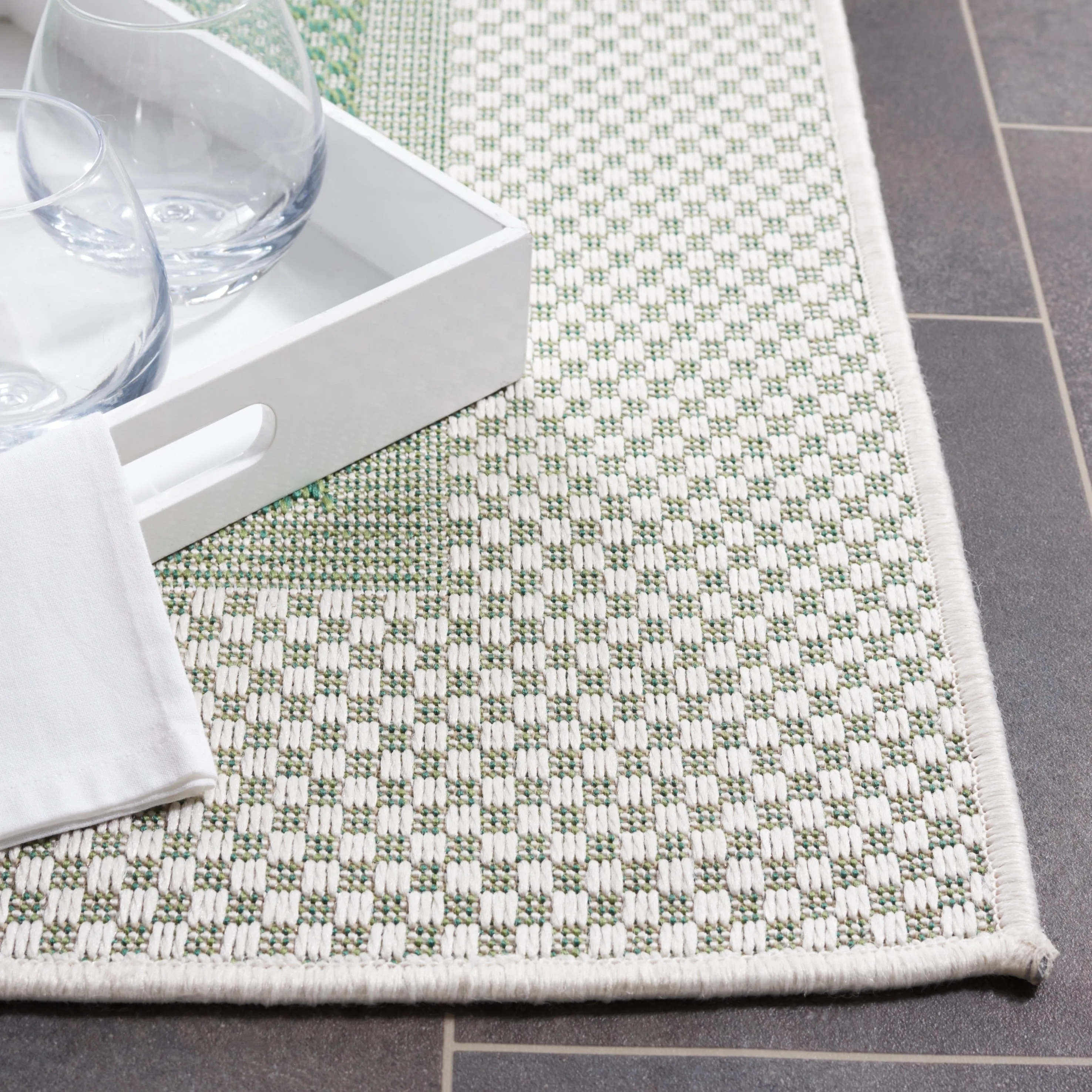SAFAVIEH Bermuda Selfinaz Geometric Indoor/Outdoor Waterproof Rug
