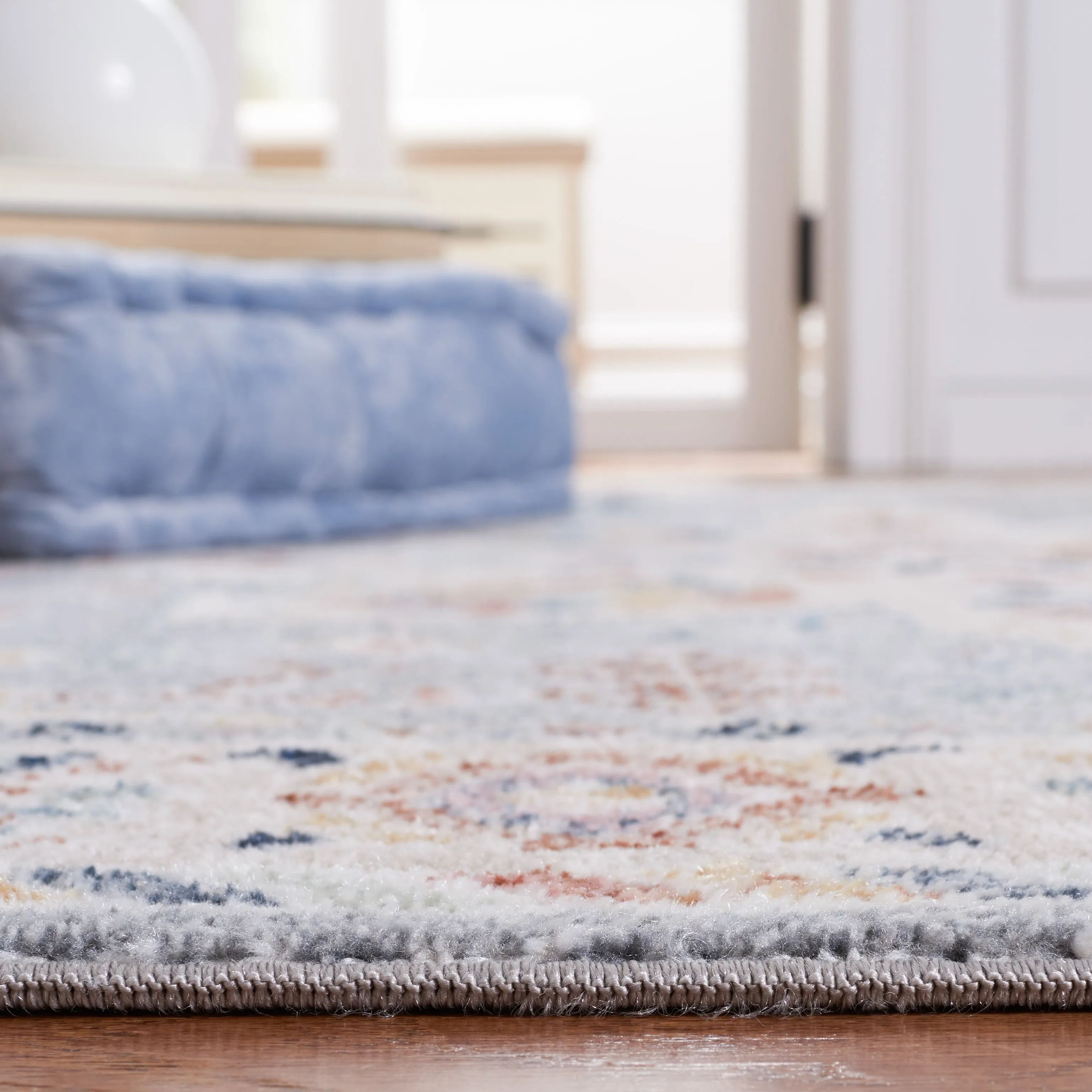SAFAVIEH Blair Machine Washable Malakah Slip Resistant Rug
