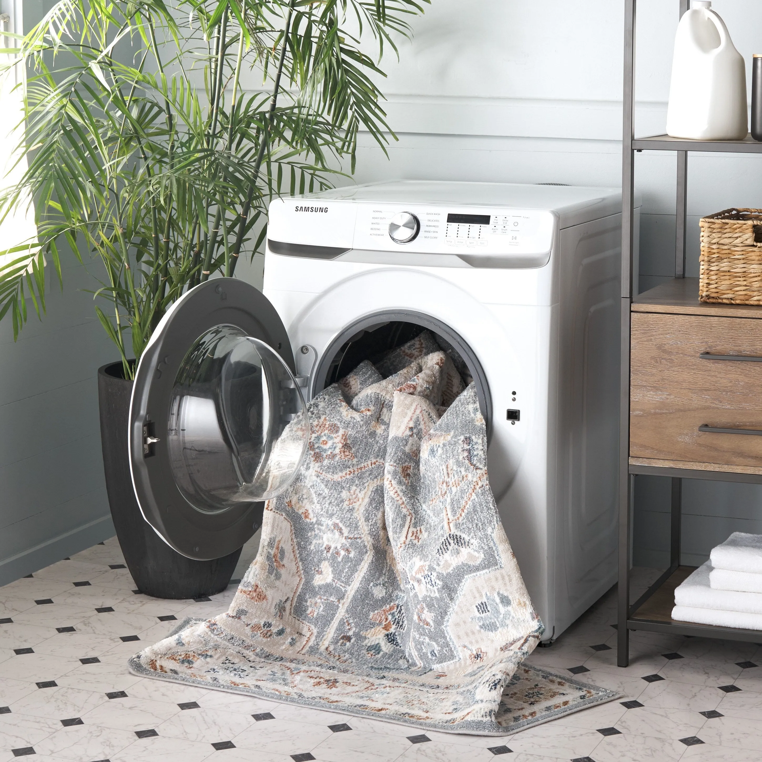 SAFAVIEH Blair Machine Washable Malakah Slip Resistant Rug