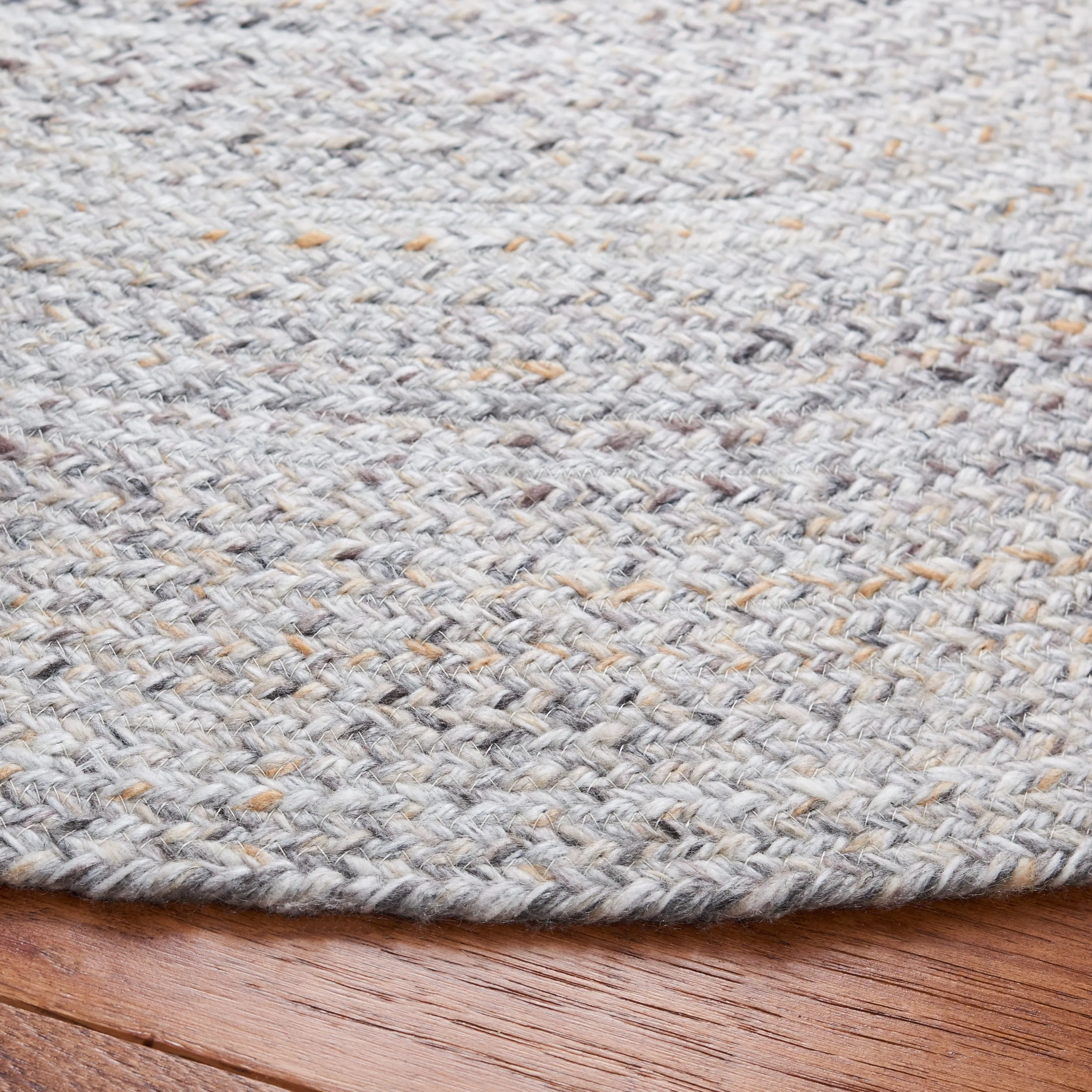 SAFAVIEH Braided Bjarnrin Flatweave Rug