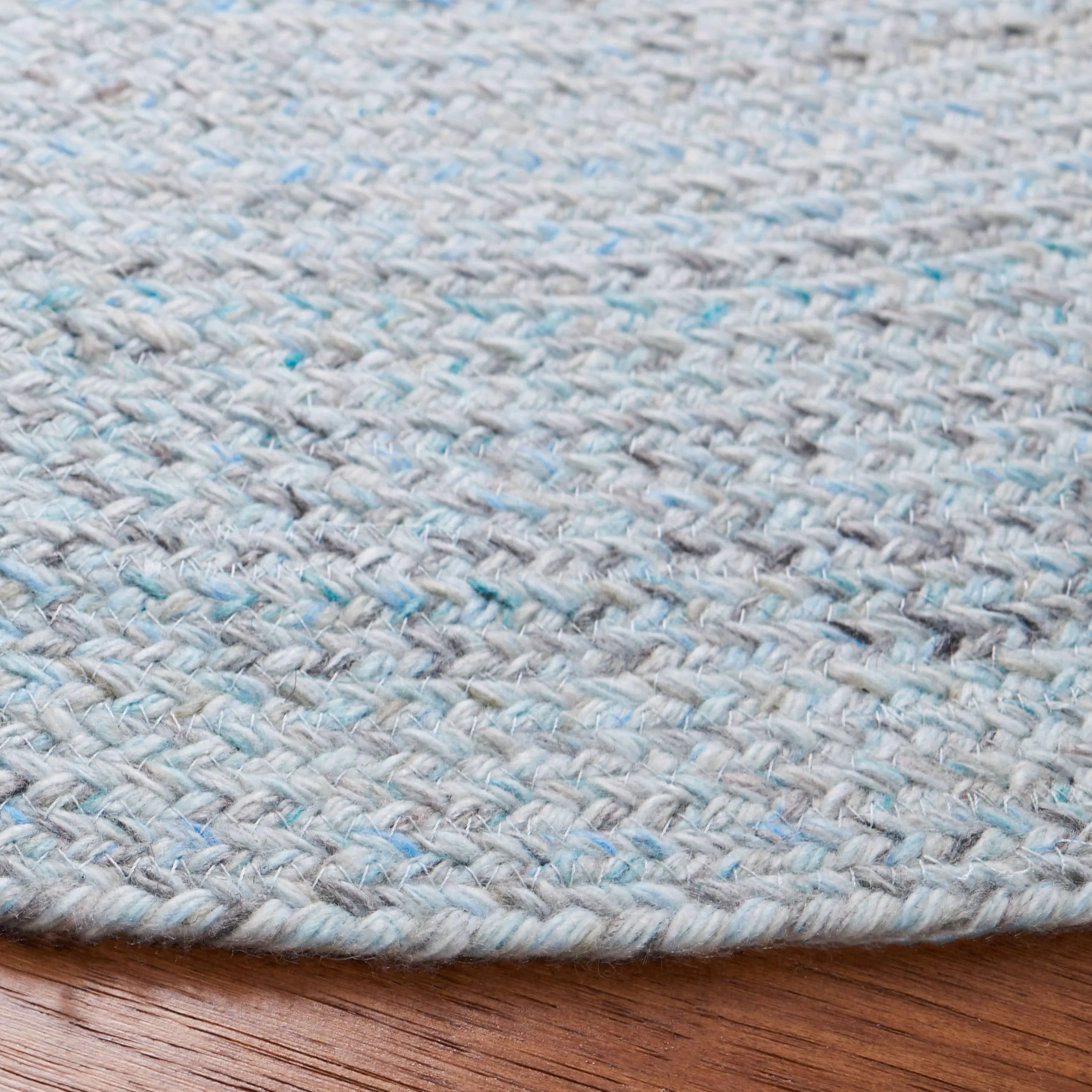 SAFAVIEH Braided Bjarnrin Flatweave Rug