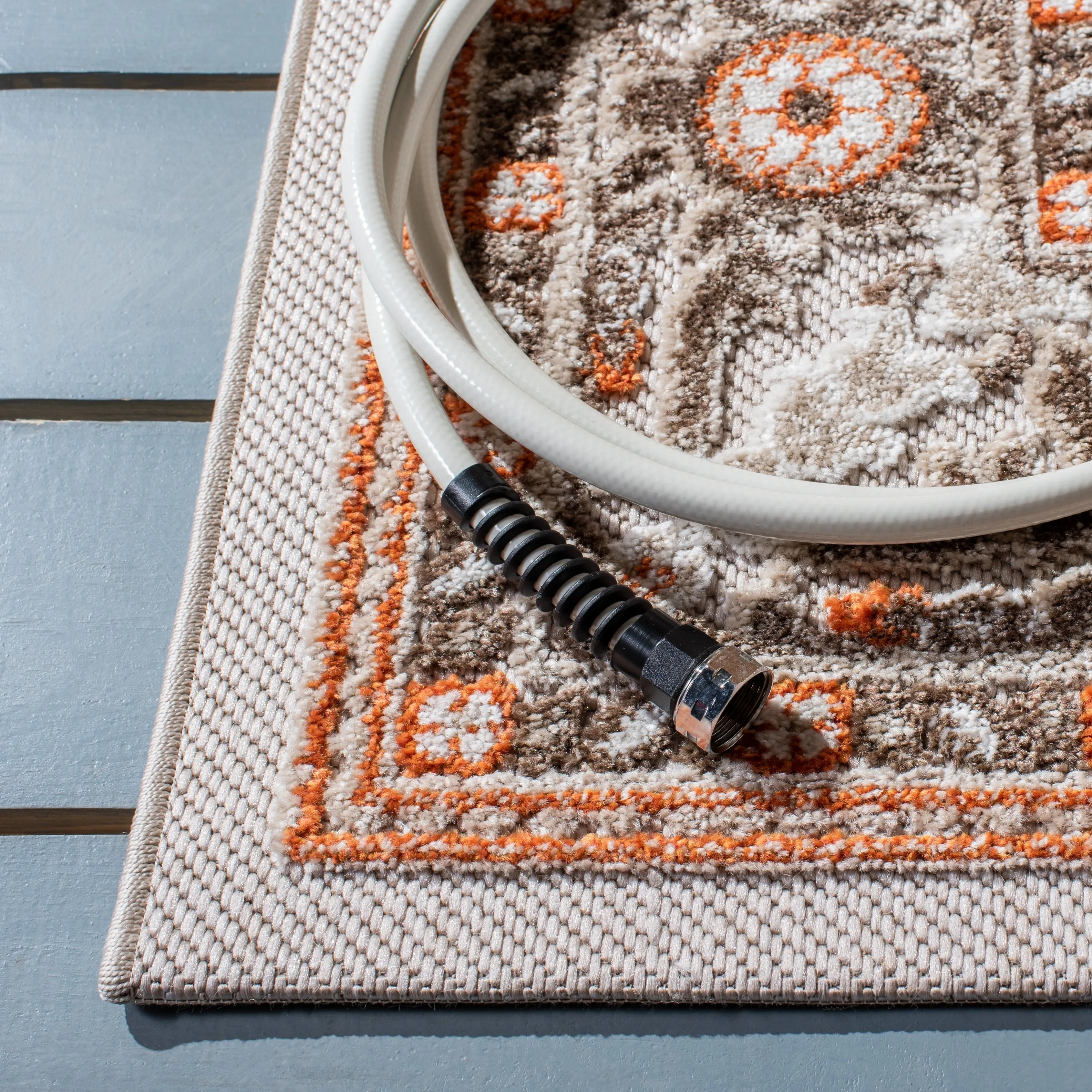 SAFAVIEH Cabana Alise Indoor/ Outdoor Waterproof Patio Rug