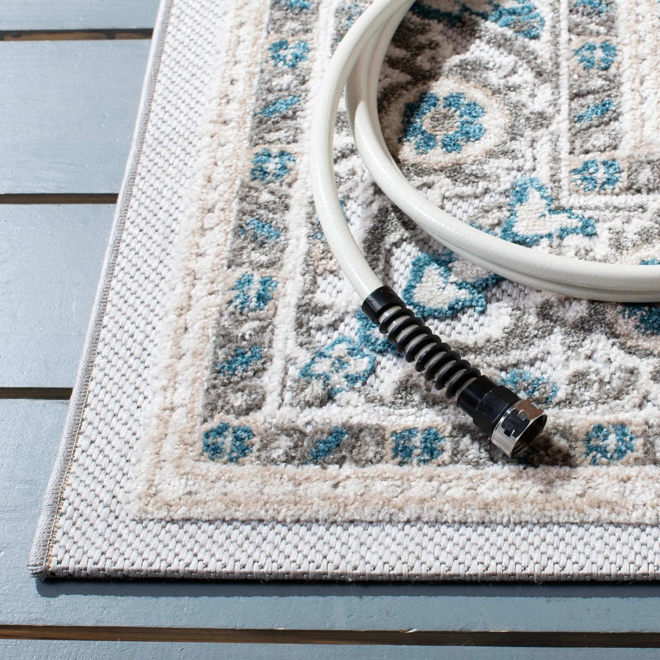SAFAVIEH Cabana Alise Indoor/ Outdoor Waterproof Patio Rug