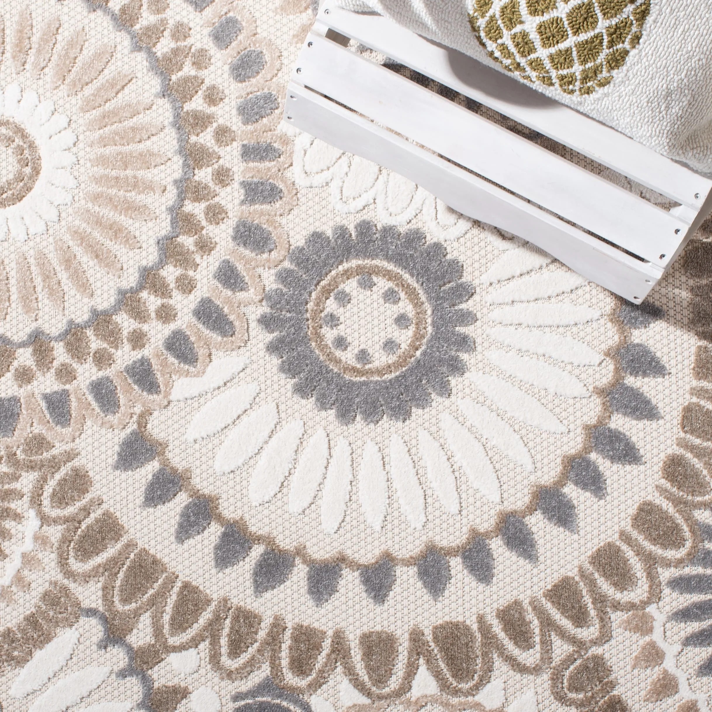 SAFAVIEH Cabana Marii Indoor/ Outdoor Waterproof Patio Floral Rug
