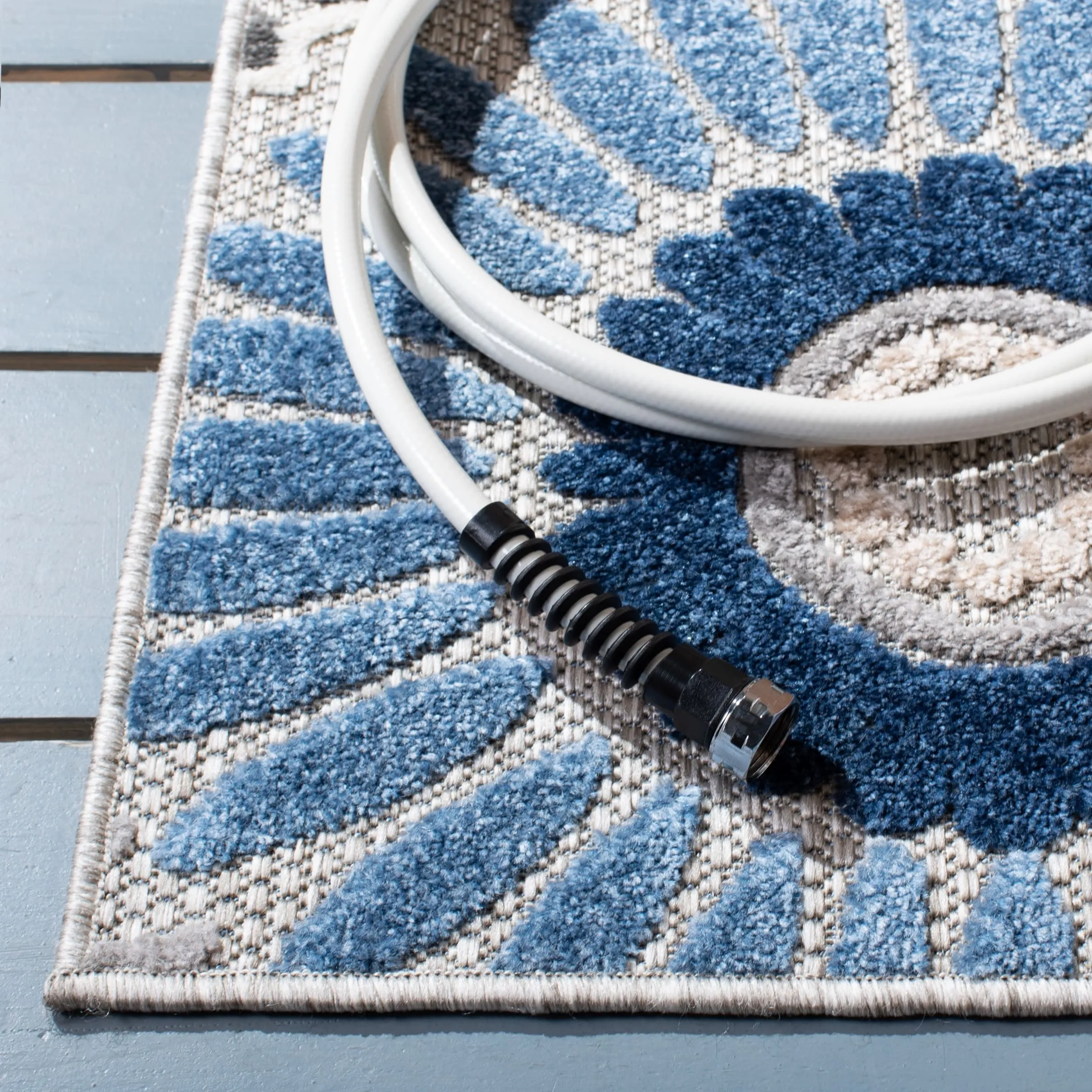 SAFAVIEH Cabana Marii Indoor/ Outdoor Waterproof Patio Floral Rug