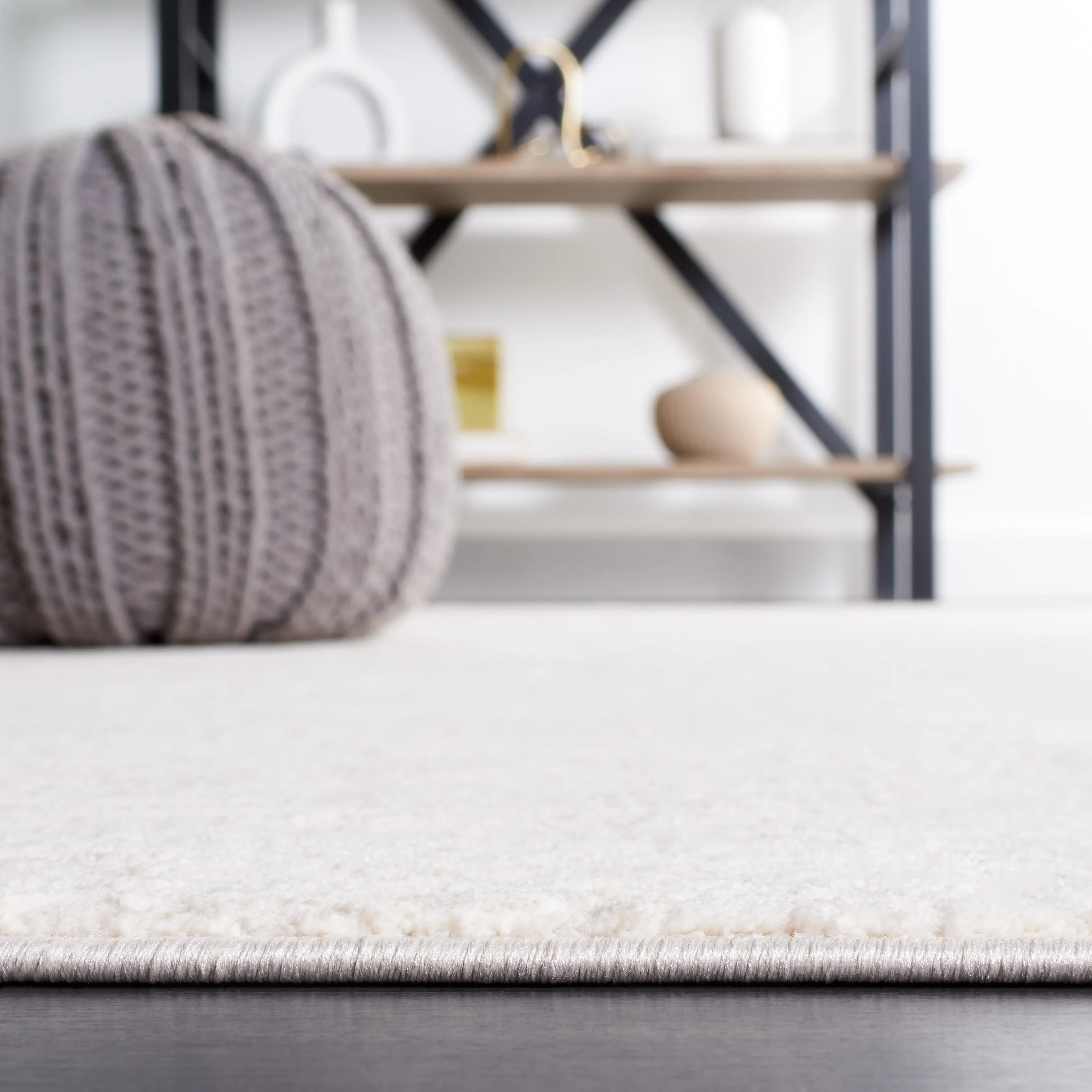 SAFAVIEH Continental Zsuzsi Modern Rug