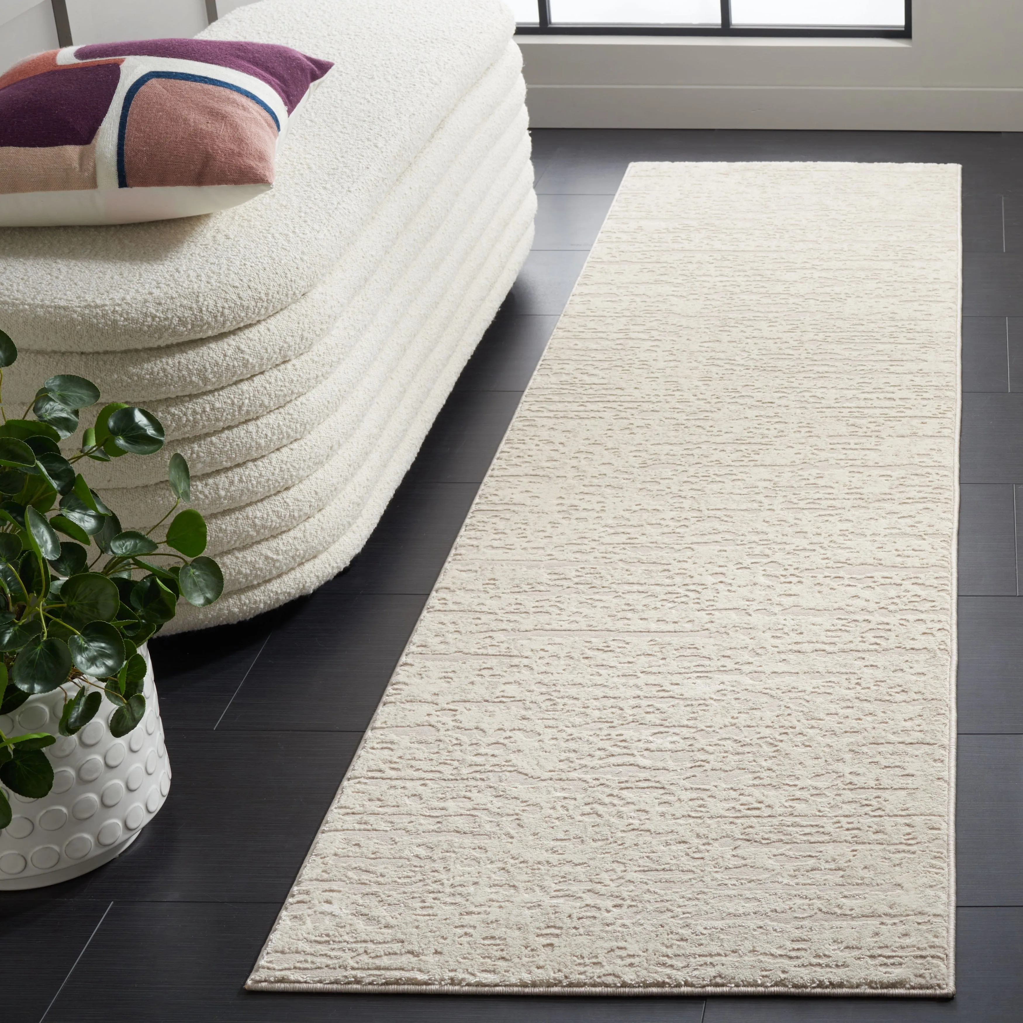 SAFAVIEH Continental Zsuzsi Modern Rug