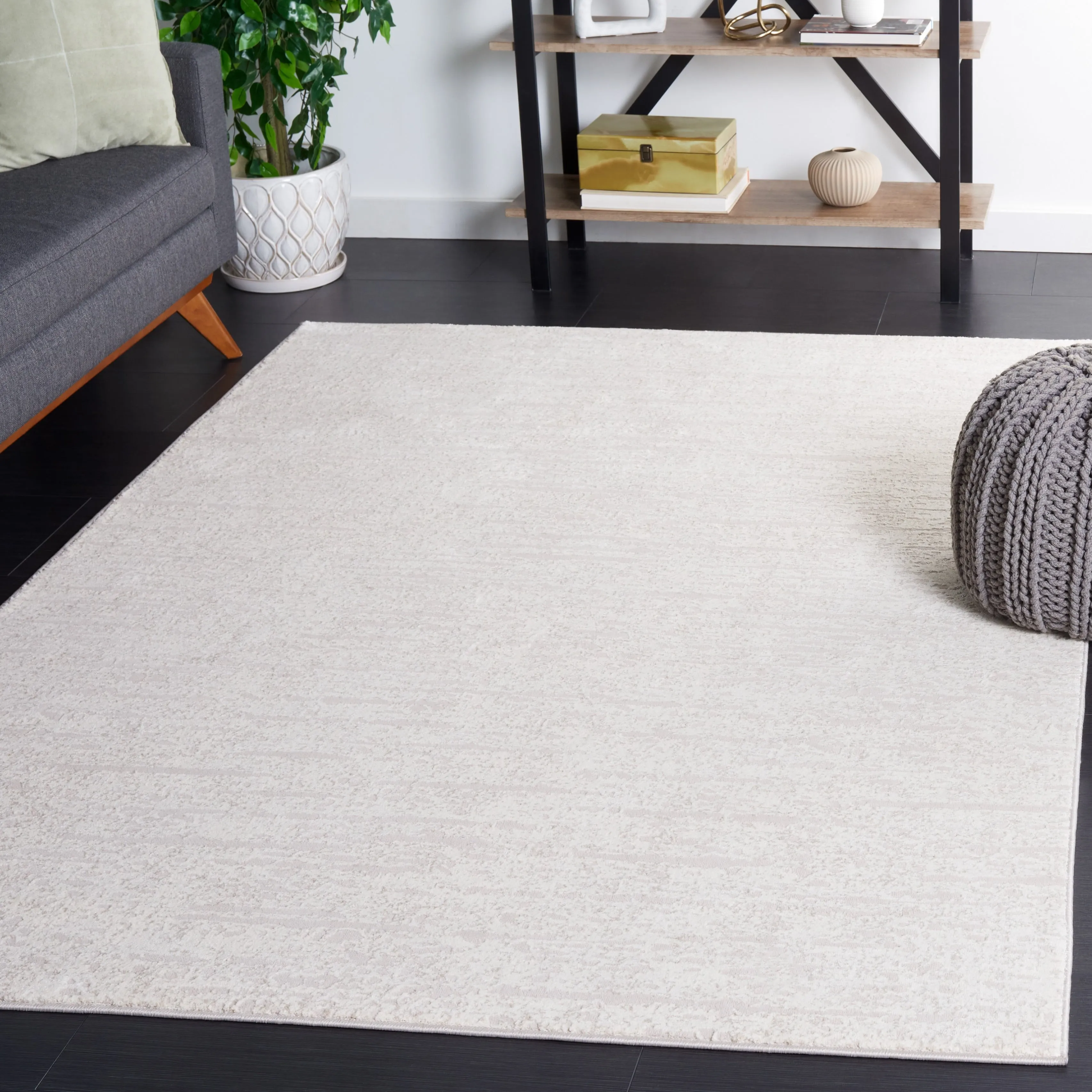 SAFAVIEH Continental Zsuzsi Modern Rug