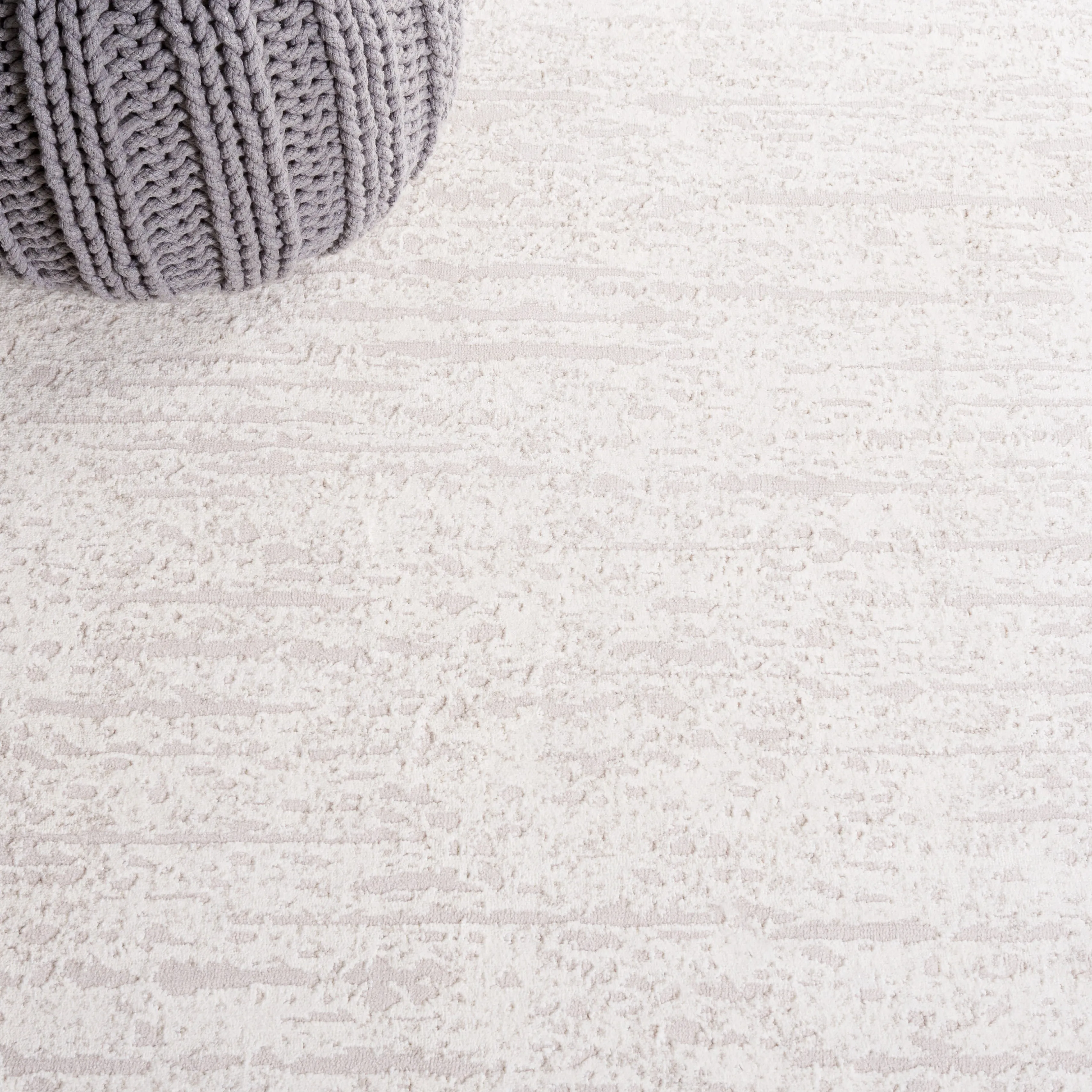SAFAVIEH Continental Zsuzsi Modern Rug