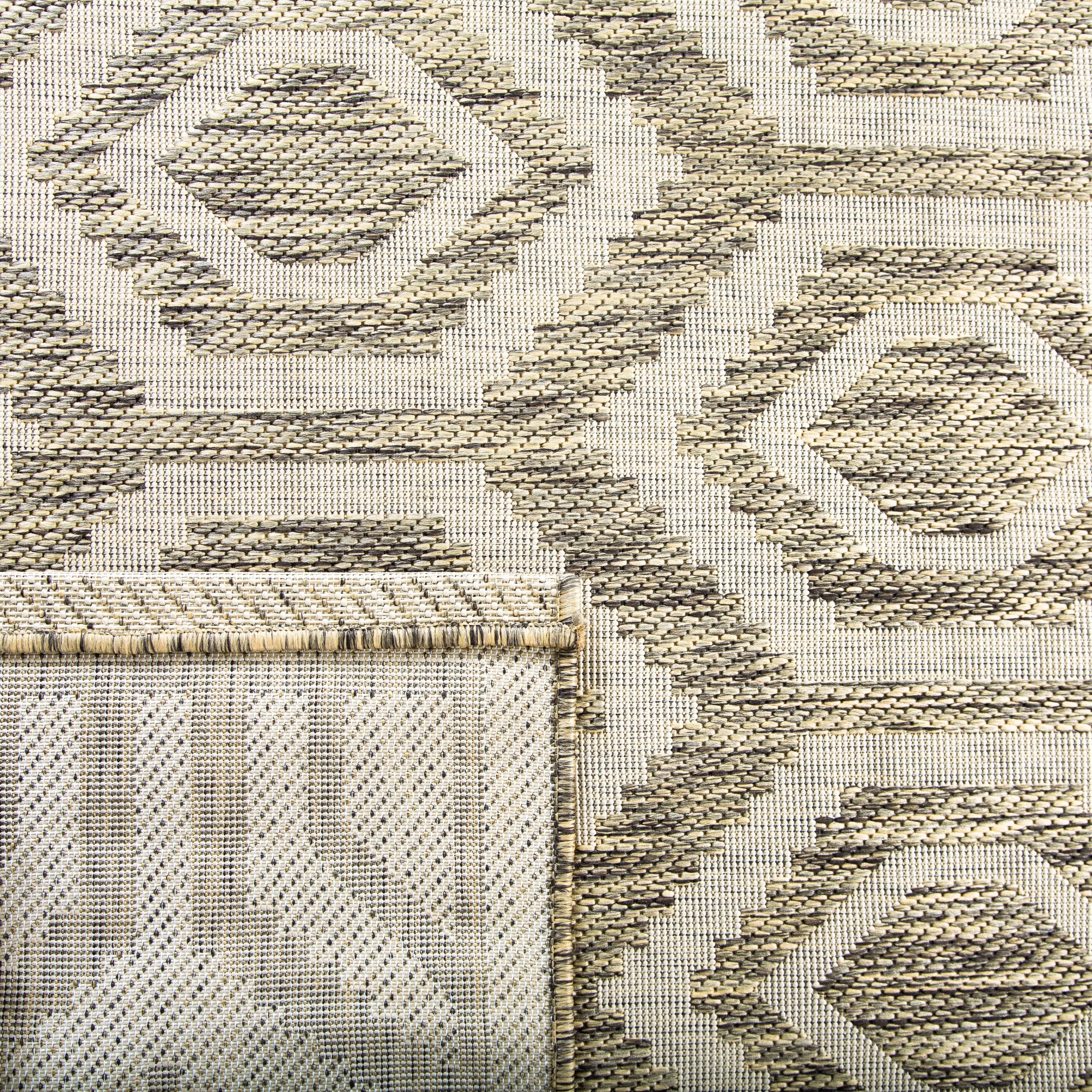 SAFAVIEH Courtyard Carolee Indoor/ Outdoor Patio Backyard Rug