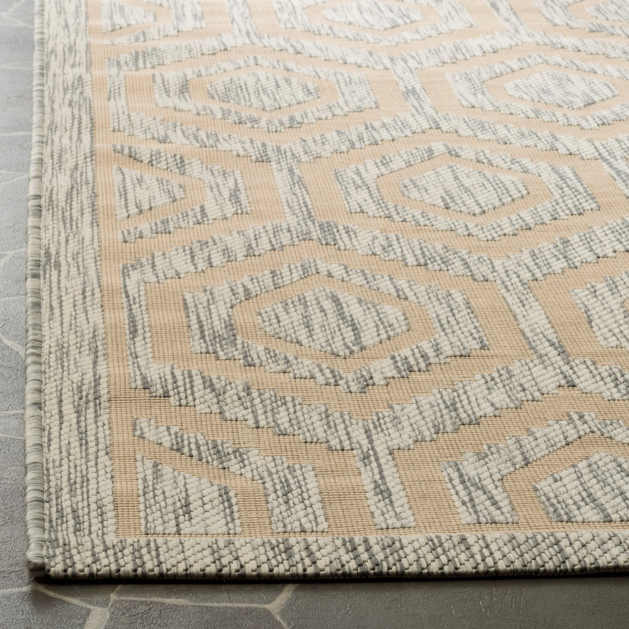 SAFAVIEH Courtyard Carolee Indoor/ Outdoor Patio Backyard Rug