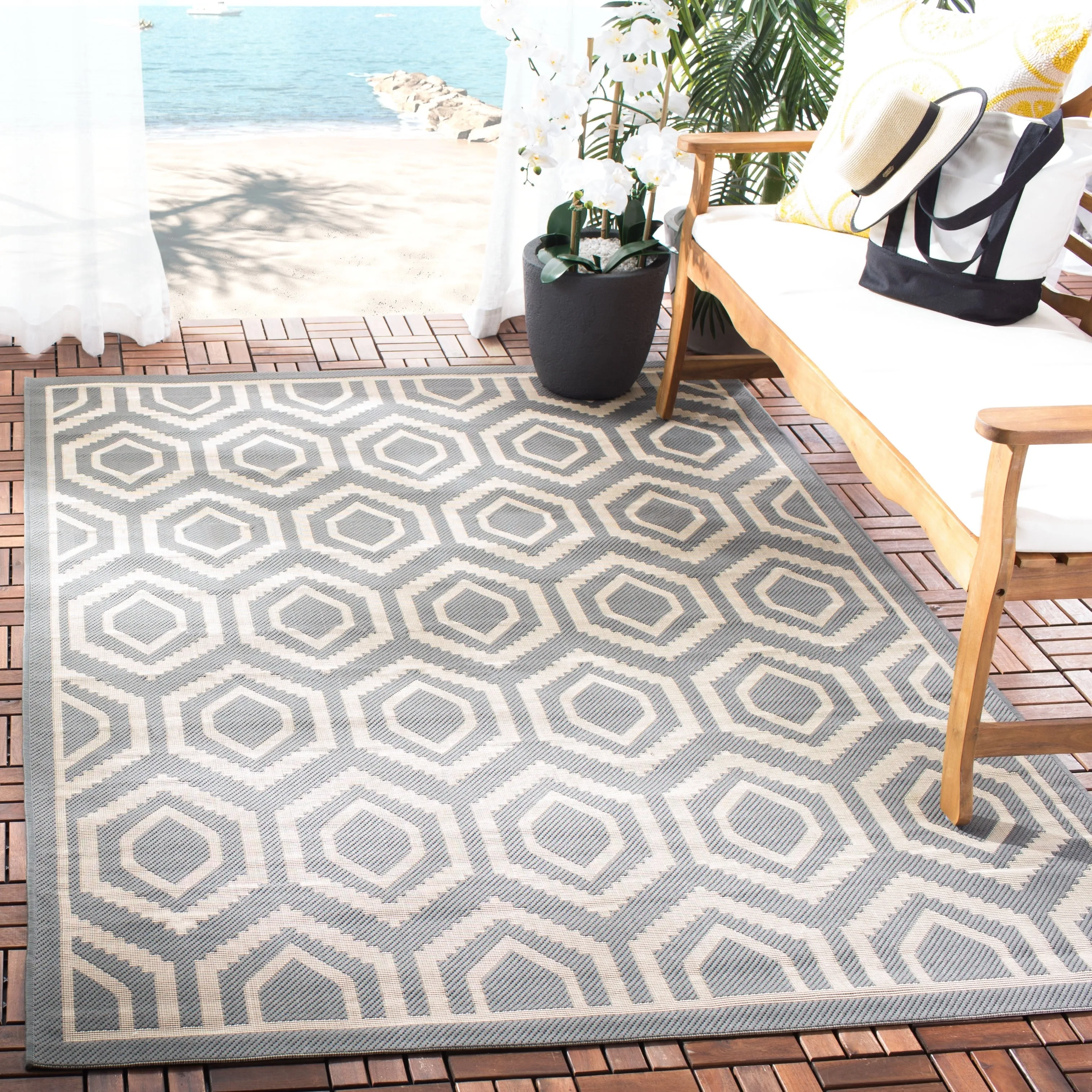 SAFAVIEH Courtyard Carolee Indoor/ Outdoor Patio Backyard Rug