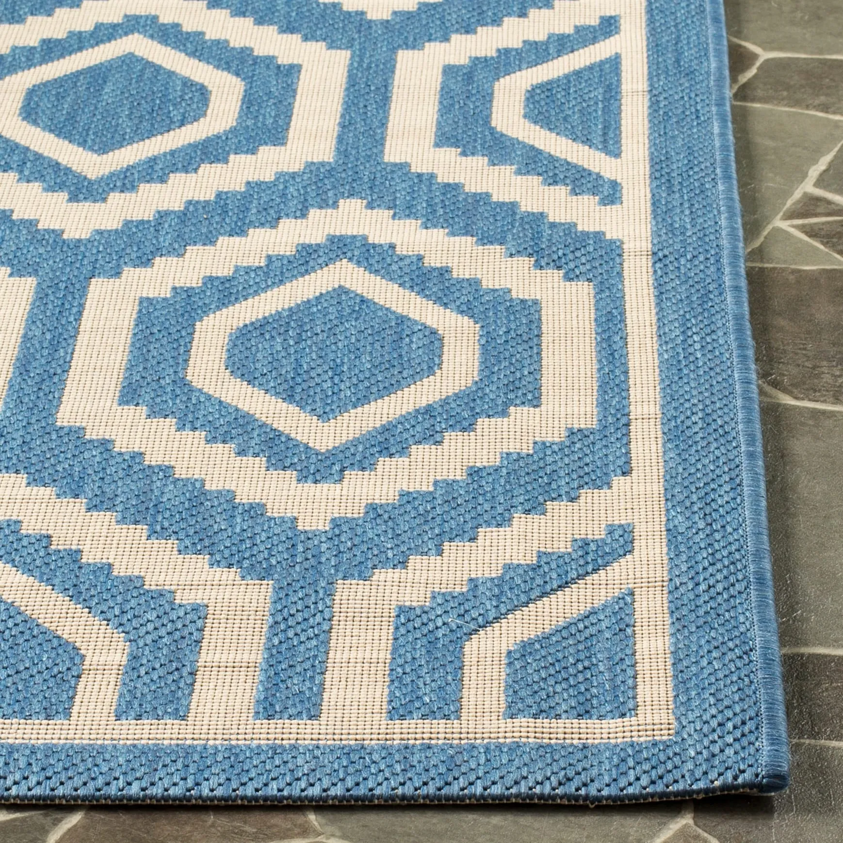 SAFAVIEH Courtyard Carolee Indoor/ Outdoor Patio Backyard Rug